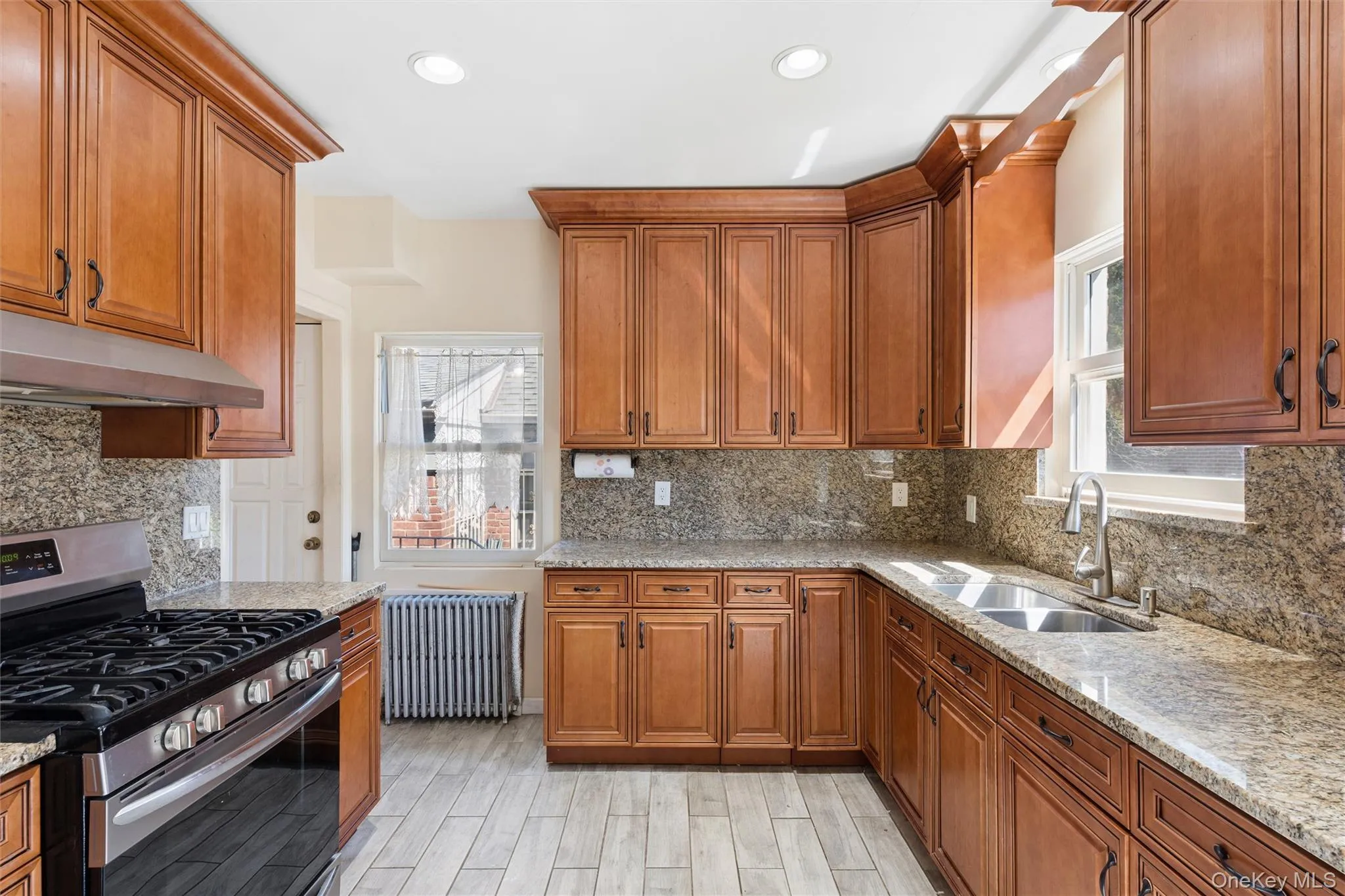 3817 208th Street, New York, NY, 3 Bedrooms Bedrooms, 9 Rooms Rooms,2 BathroomsBathrooms,Residential,For Rent,208th,0,KEY1015569 3817 208th Street, New York, NY, 3 Bedrooms Bedrooms, 9 Rooms Rooms,2 BathroomsBathrooms,Residential,For Rent,208th,0,KEY1015569