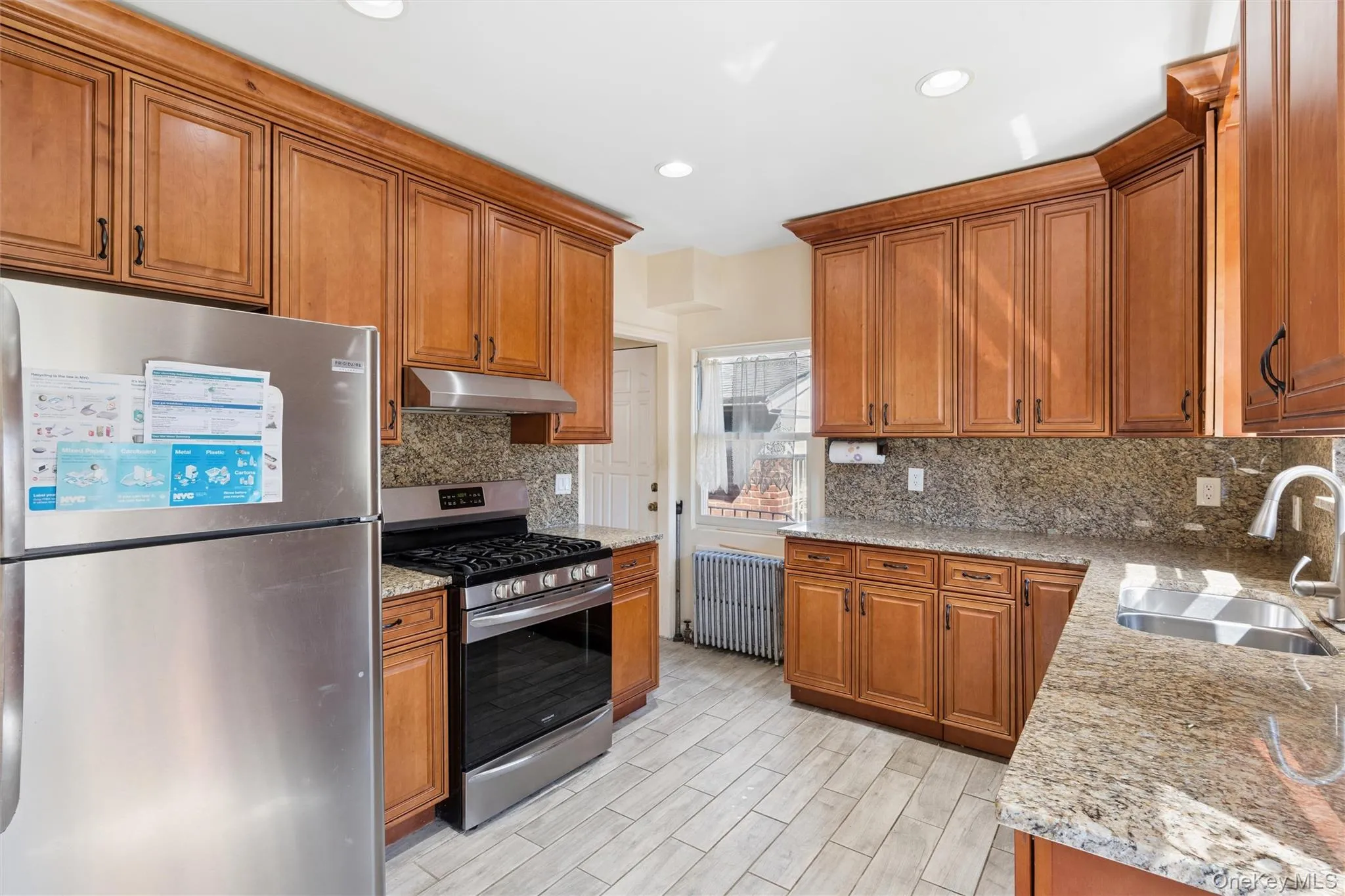 3817 208th Street, New York, NY, 3 Bedrooms Bedrooms, 9 Rooms Rooms,2 BathroomsBathrooms,Residential,For Rent,208th,0,KEY1015569 3817 208th Street, New York, NY, 3 Bedrooms Bedrooms, 9 Rooms Rooms,2 BathroomsBathrooms,Residential,For Rent,208th,0,KEY1015569