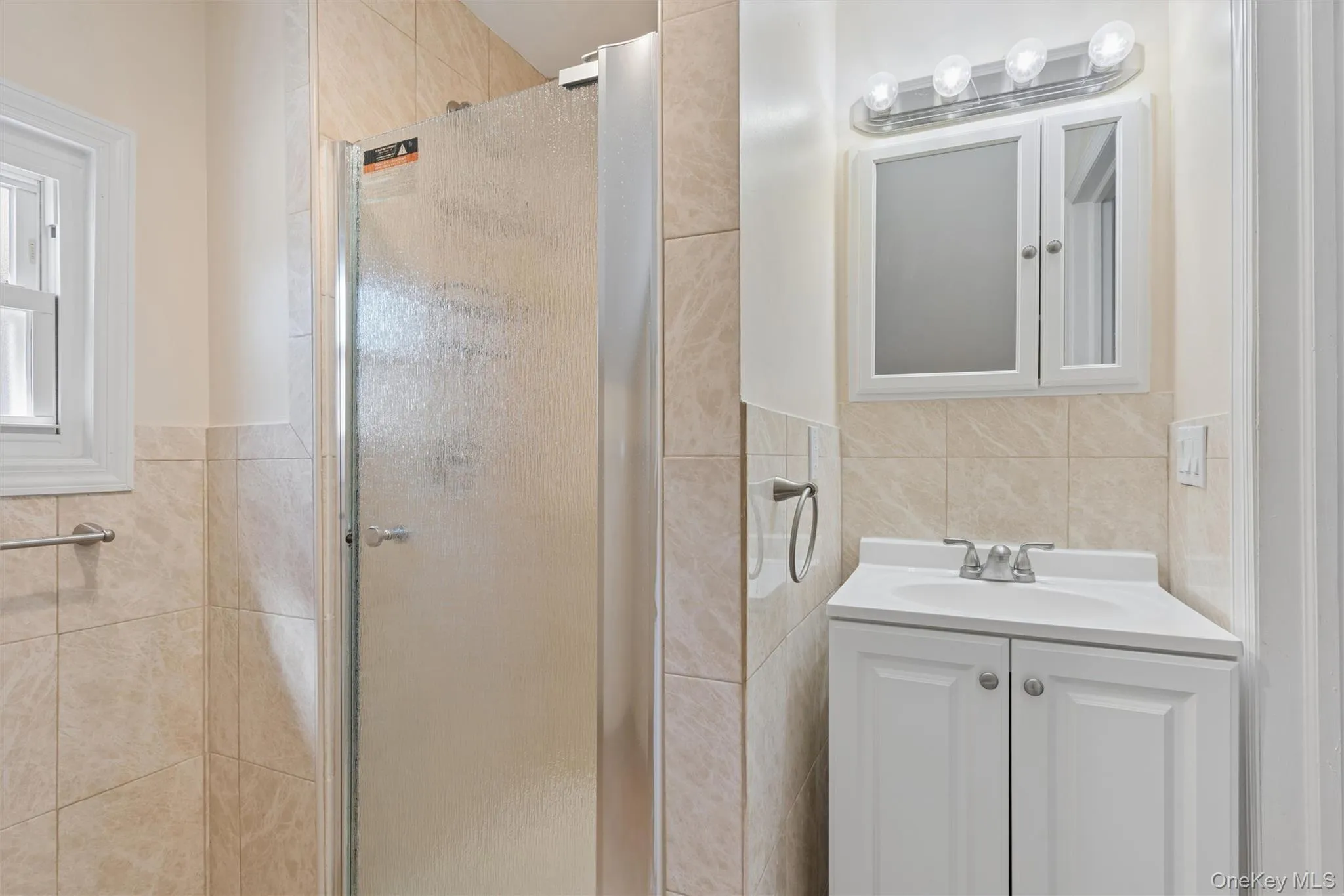 3817 208th Street, New York, NY, 3 Bedrooms Bedrooms, 9 Rooms Rooms,2 BathroomsBathrooms,Residential,For Rent,208th,0,KEY1015569 3817 208th Street, New York, NY, 3 Bedrooms Bedrooms, 9 Rooms Rooms,2 BathroomsBathrooms,Residential,For Rent,208th,0,KEY1015569