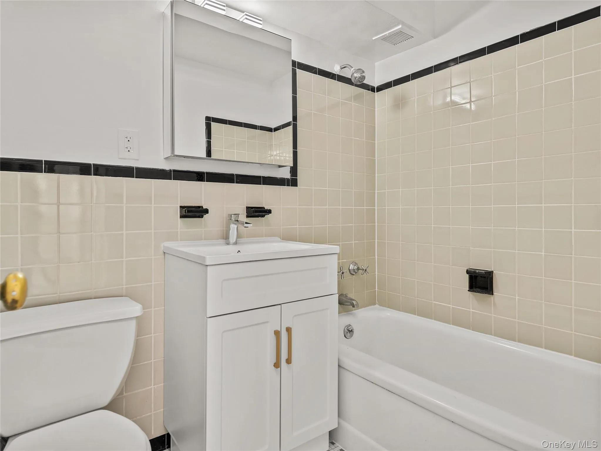 21-66 33rd Road, New York, NY, 2 Bedrooms Bedrooms, 5 Rooms Rooms,1 BathroomBathrooms,Residential,For Rent,33rd,0,1015570 21-66 33rd Road, New York, NY, 2 Bedrooms Bedrooms, 5 Rooms Rooms,1 BathroomBathrooms,Residential,For Rent,33rd,0,1015570