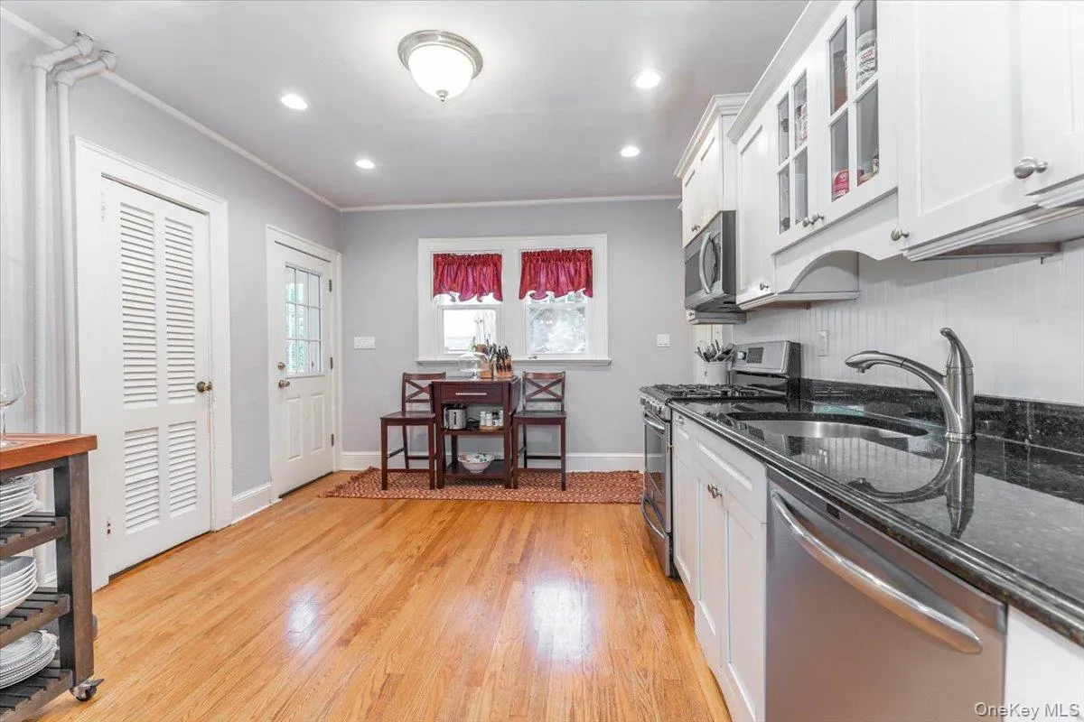 77 Hiawatha Drive, Islip, NY, 3 Bedrooms Bedrooms, 6 Rooms Rooms,1 BathroomBathrooms,Residential,For Rent,Hiawatha,0,1015579 77 Hiawatha Drive, Islip, NY, 3 Bedrooms Bedrooms, 6 Rooms Rooms,1 BathroomBathrooms,Residential,For Rent,Hiawatha,0,1015579