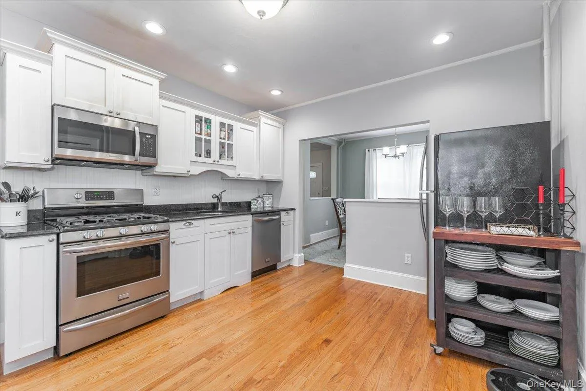 77 Hiawatha Drive, Islip, NY, 3 Bedrooms Bedrooms, 6 Rooms Rooms,1 BathroomBathrooms,Residential,For Rent,Hiawatha,0,1015579 77 Hiawatha Drive, Islip, NY, 3 Bedrooms Bedrooms, 6 Rooms Rooms,1 BathroomBathrooms,Residential,For Rent,Hiawatha,0,1015579
