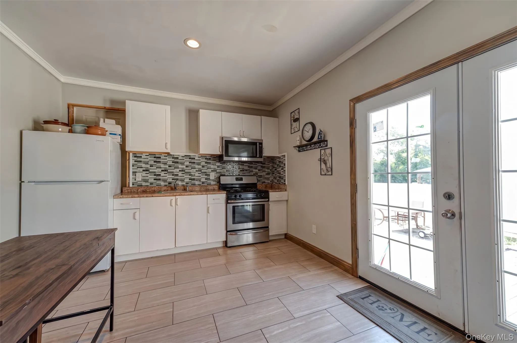 Apartment Kitchen with Separate Entrance Apartment Kitchen with Separate Entrance