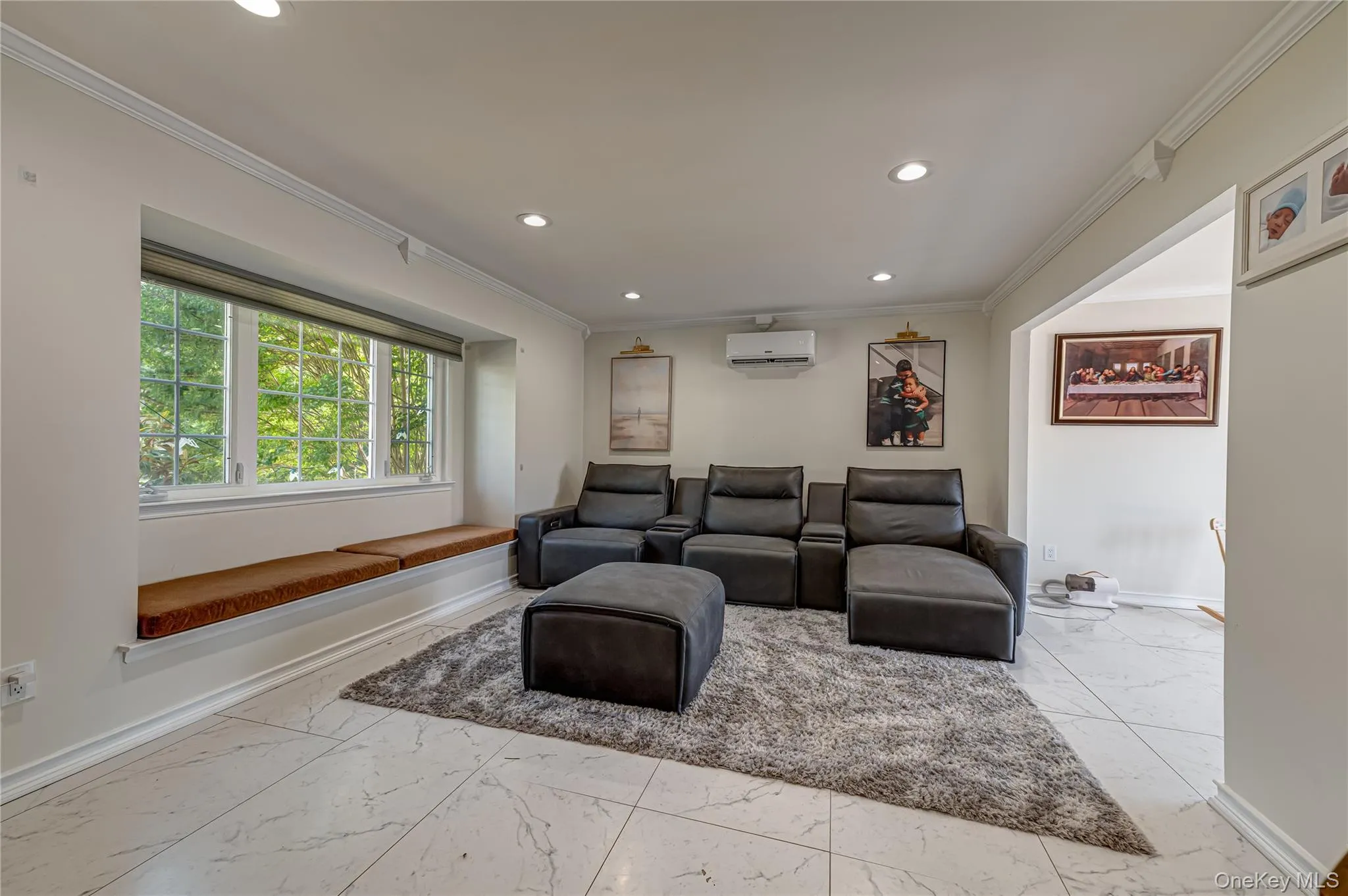 Large Window with Bench Seating Large Window with Bench Seating