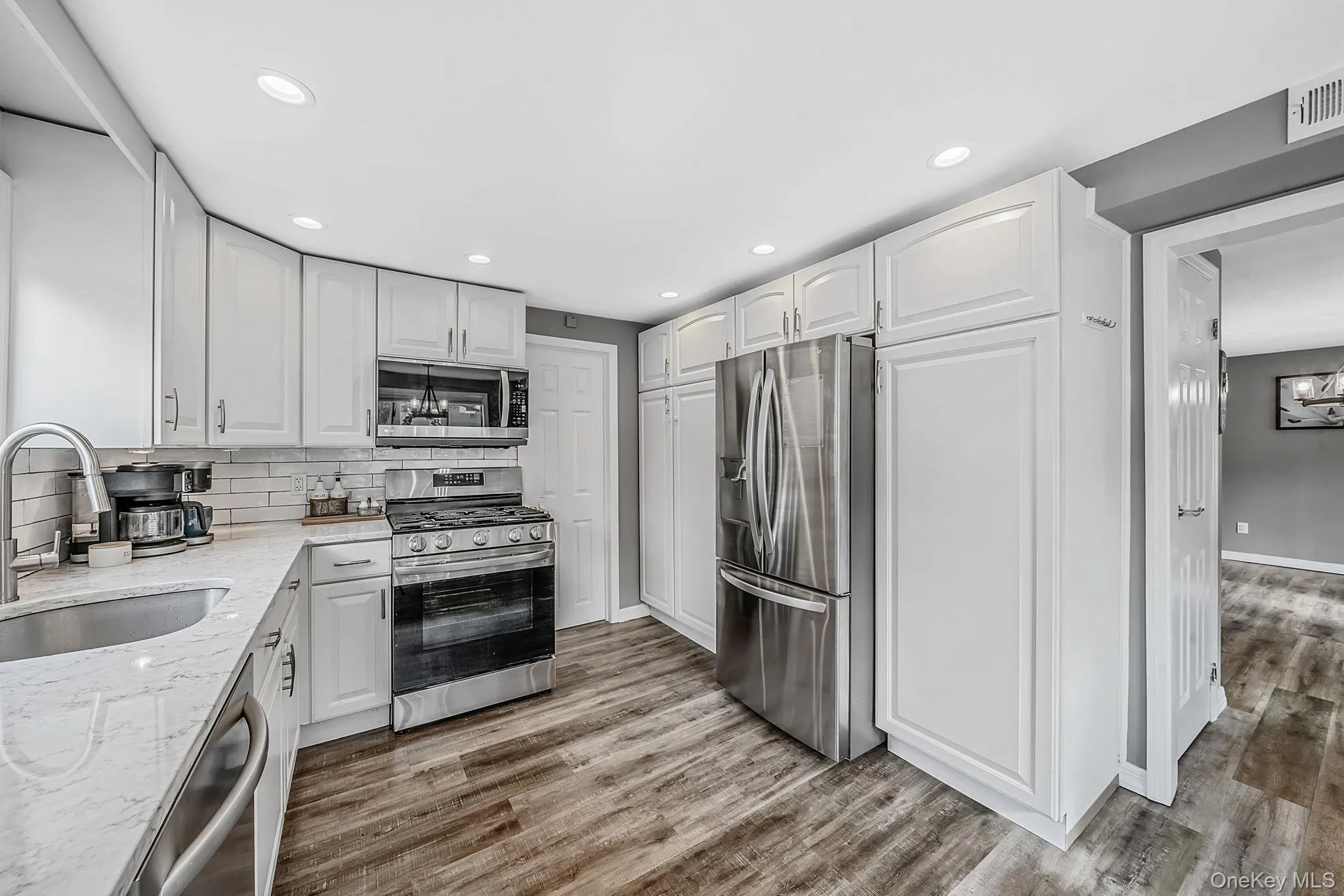 71 Colony Road, Brookhaven, NY, 3 Bedrooms Bedrooms, 8 Rooms Rooms,1 BathroomBathrooms,Residential,For Rent,Colony,0,1015586 71 Colony Road, Brookhaven, NY, 3 Bedrooms Bedrooms, 8 Rooms Rooms,1 BathroomBathrooms,Residential,For Rent,Colony,0,1015586
