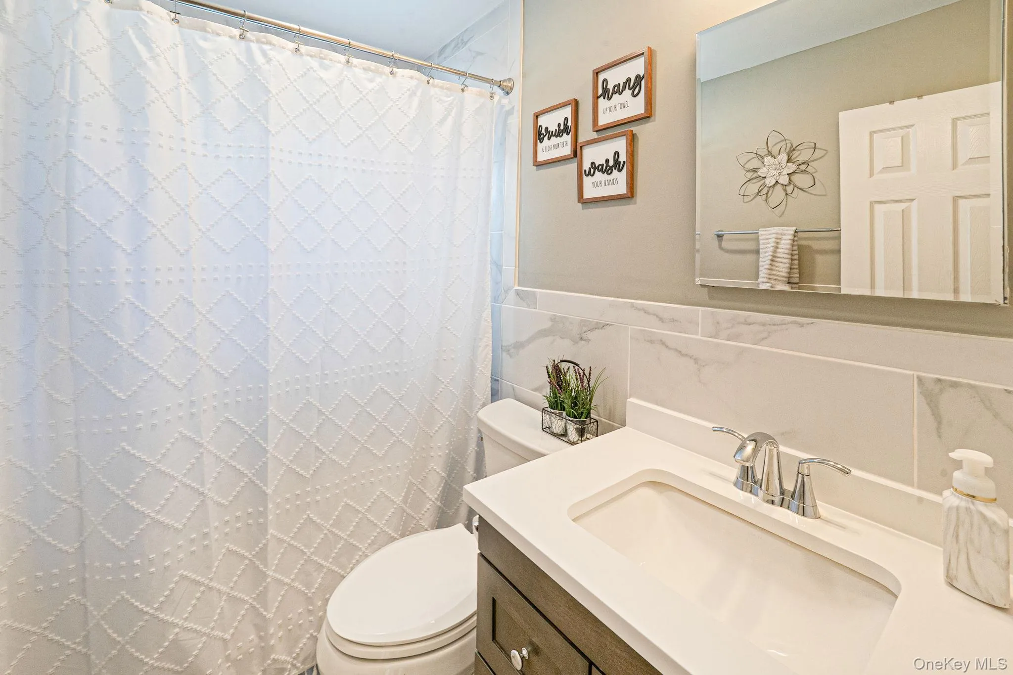 71 Colony Road, Brookhaven, NY, 3 Bedrooms Bedrooms, 8 Rooms Rooms,1 BathroomBathrooms,Residential,For Rent,Colony,0,1015586 71 Colony Road, Brookhaven, NY, 3 Bedrooms Bedrooms, 8 Rooms Rooms,1 BathroomBathrooms,Residential,For Rent,Colony,0,1015586