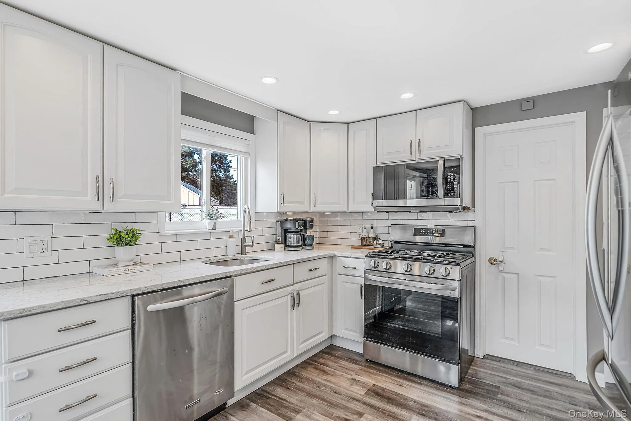 71 Colony Road, Brookhaven, NY, 3 Bedrooms Bedrooms, 8 Rooms Rooms,1 BathroomBathrooms,Residential,For Rent,Colony,0,1015586 71 Colony Road, Brookhaven, NY, 3 Bedrooms Bedrooms, 8 Rooms Rooms,1 BathroomBathrooms,Residential,For Rent,Colony,0,1015586
