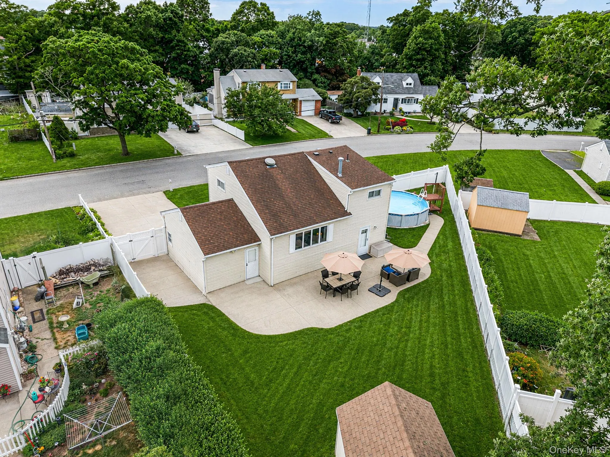 71 Colony Road, Brookhaven, NY, 3 Bedrooms Bedrooms, 8 Rooms Rooms,1 BathroomBathrooms,Residential,For Rent,Colony,0,1015586 71 Colony Road, Brookhaven, NY, 3 Bedrooms Bedrooms, 8 Rooms Rooms,1 BathroomBathrooms,Residential,For Rent,Colony,0,1015586