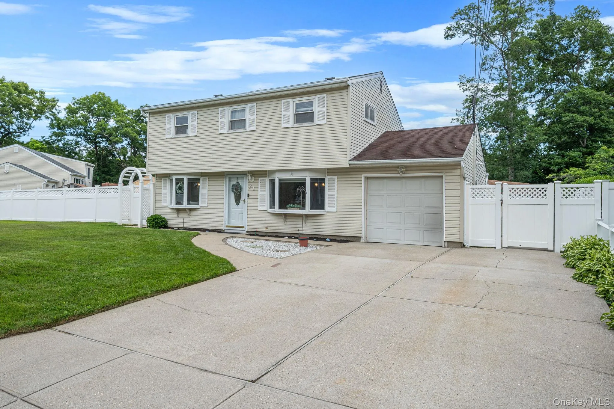 71 Colony Road, Brookhaven, NY, 3 Bedrooms Bedrooms, 8 Rooms Rooms,1 BathroomBathrooms,Residential,For Rent,Colony,0,1015586 71 Colony Road, Brookhaven, NY, 3 Bedrooms Bedrooms, 8 Rooms Rooms,1 BathroomBathrooms,Residential,For Rent,Colony,0,1015586