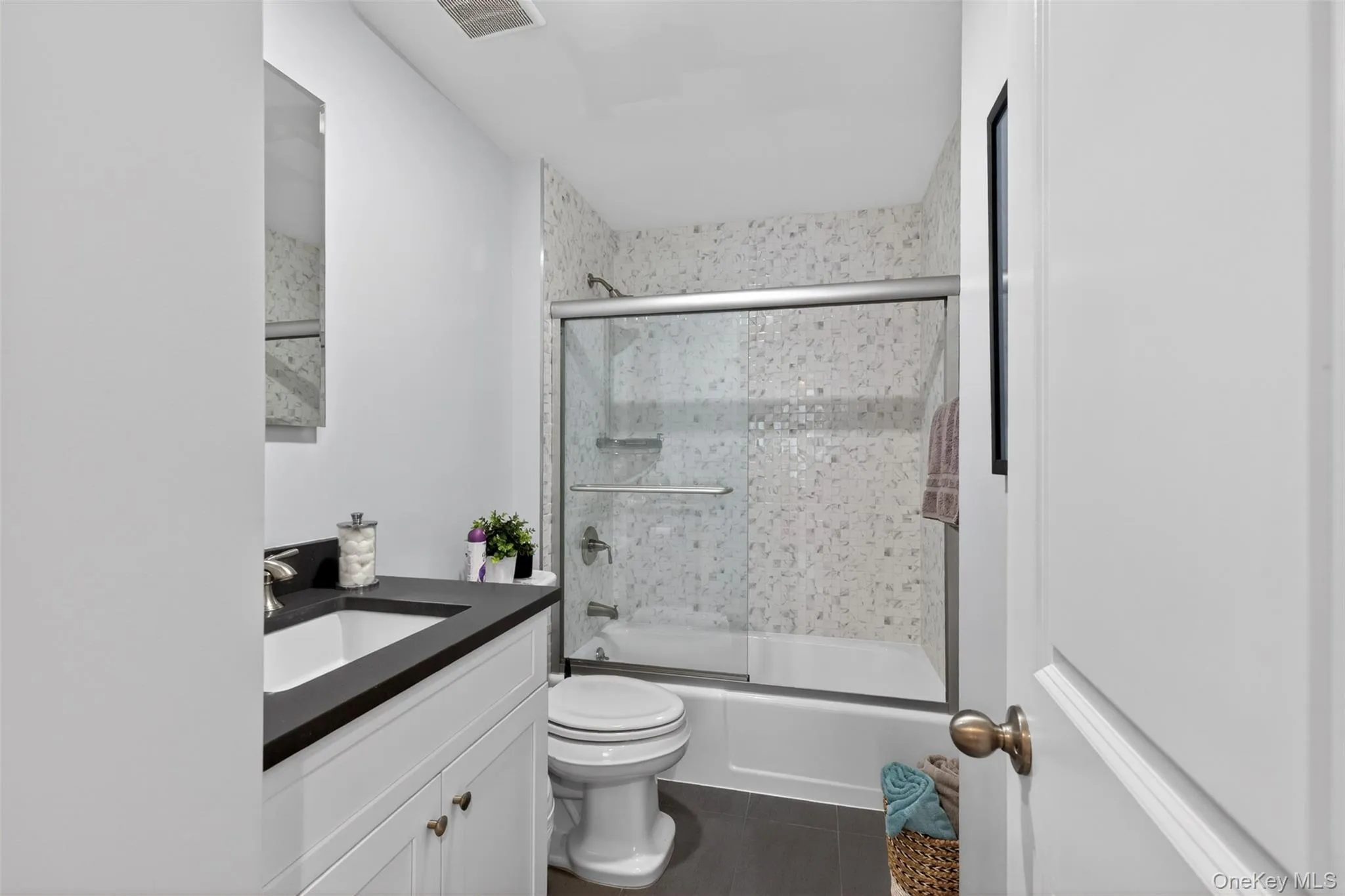 20 Bronxville Glen Drive, Yonkers, NY, 2 Bedrooms Bedrooms, 4 Rooms Rooms,2 BathroomsBathrooms,Residential,For Rent,Bronxville Glen,0,1015589 20 Bronxville Glen Drive, Yonkers, NY, 2 Bedrooms Bedrooms, 4 Rooms Rooms,2 BathroomsBathrooms,Residential,For Rent,Bronxville Glen,0,1015589