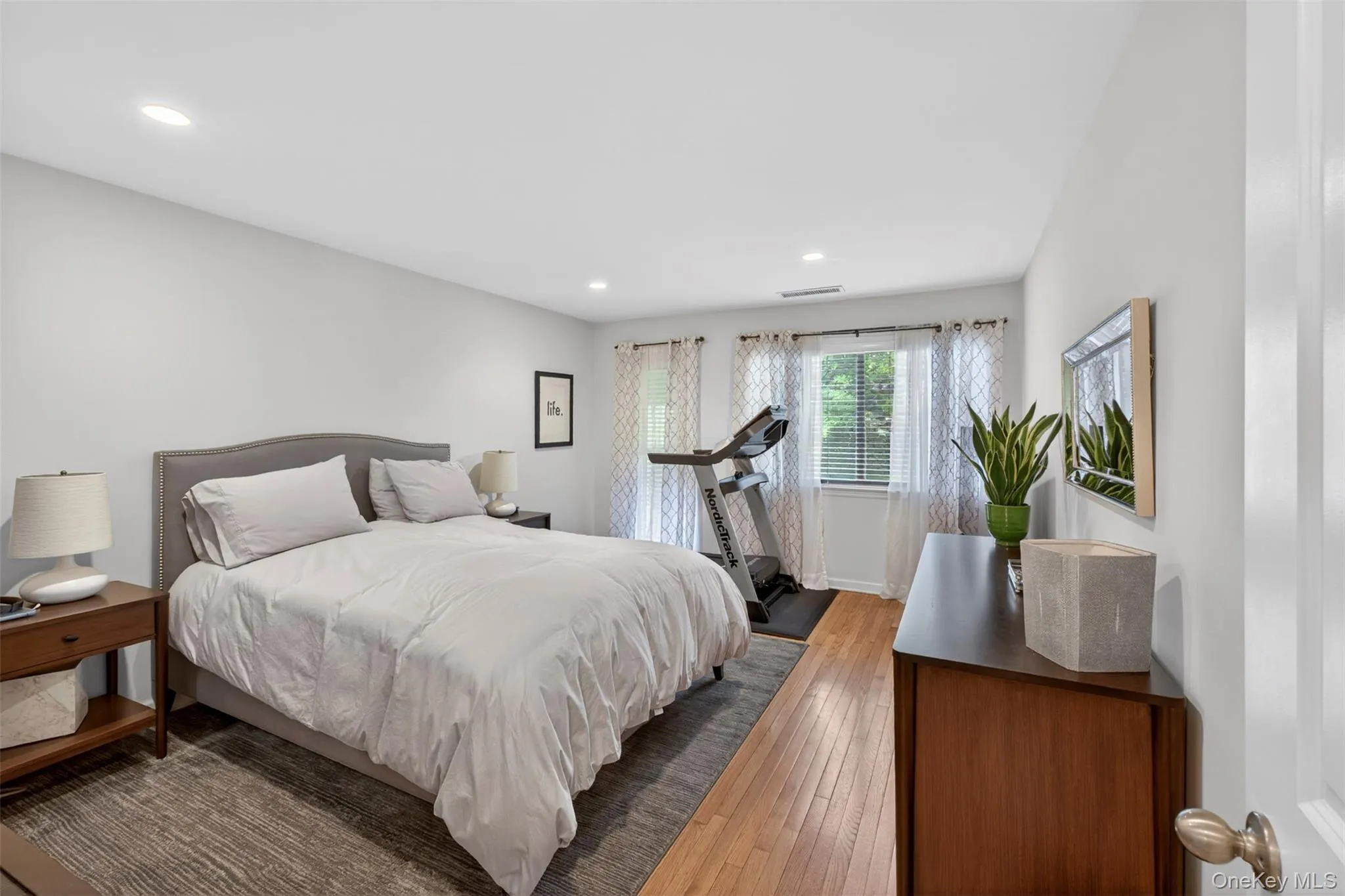 20 Bronxville Glen Drive, Yonkers, NY, 2 Bedrooms Bedrooms, 4 Rooms Rooms,2 BathroomsBathrooms,Residential,For Rent,Bronxville Glen,0,1015589 20 Bronxville Glen Drive, Yonkers, NY, 2 Bedrooms Bedrooms, 4 Rooms Rooms,2 BathroomsBathrooms,Residential,For Rent,Bronxville Glen,0,1015589