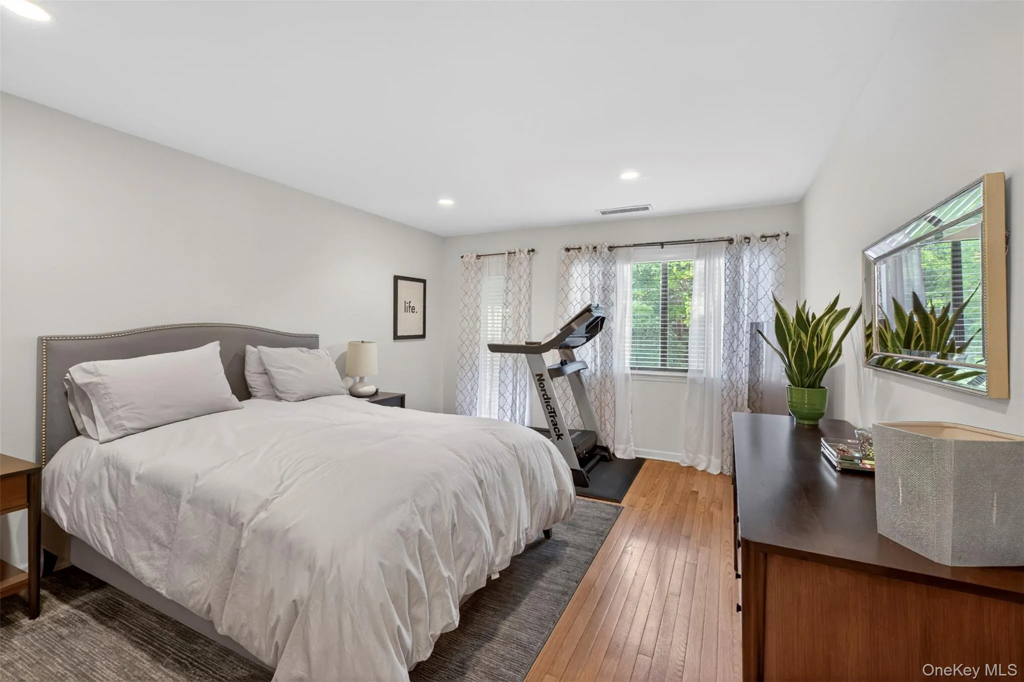 20 Bronxville Glen Drive, Yonkers, NY, 2 Bedrooms Bedrooms, 4 Rooms Rooms,2 BathroomsBathrooms,Residential,For Rent,Bronxville Glen,0,1015589 20 Bronxville Glen Drive, Yonkers, NY, 2 Bedrooms Bedrooms, 4 Rooms Rooms,2 BathroomsBathrooms,Residential,For Rent,Bronxville Glen,0,1015589