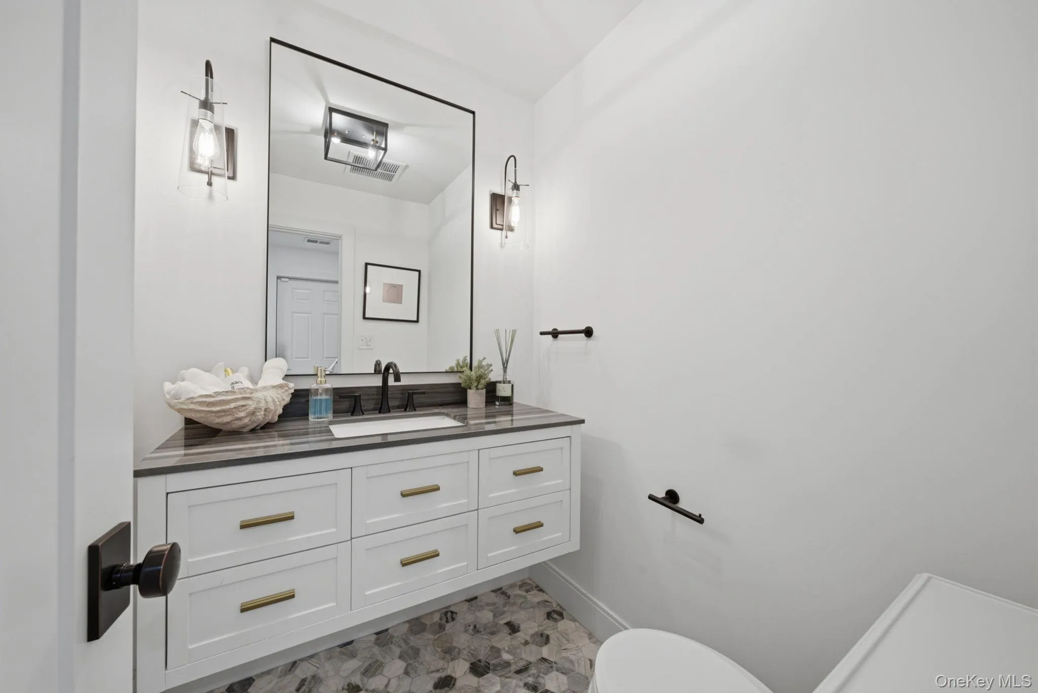 88 Shore Road, Huntington, NY, 4 Bedrooms Bedrooms, 9 Rooms Rooms,3 BathroomsBathrooms,Residential,For Rent,Shore,0,1015590 88 Shore Road, Huntington, NY, 4 Bedrooms Bedrooms, 9 Rooms Rooms,3 BathroomsBathrooms,Residential,For Rent,Shore,0,1015590