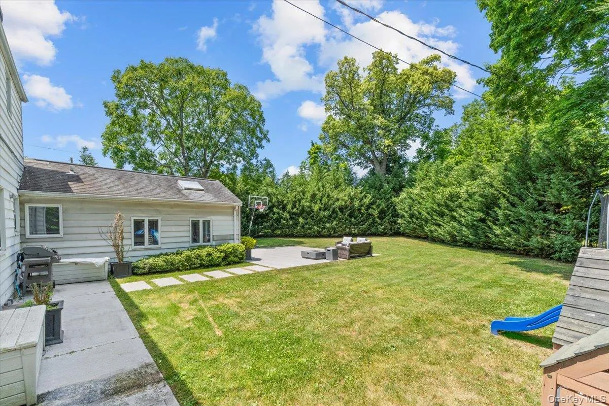 8 Park Circle, North Hempstead, NY, 3 Bedrooms Bedrooms, 6 Rooms Rooms,1 BathroomBathrooms,Residential,For Rent,Park,0,1015595 8 Park Circle, North Hempstead, NY, 3 Bedrooms Bedrooms, 6 Rooms Rooms,1 BathroomBathrooms,Residential,For Rent,Park,0,1015595