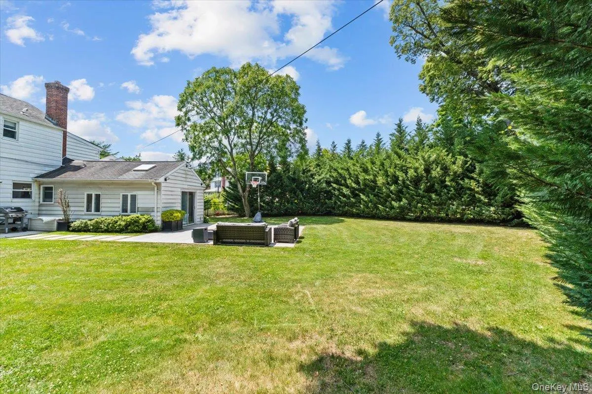 8 Park Circle, North Hempstead, NY, 3 Bedrooms Bedrooms, 6 Rooms Rooms,1 BathroomBathrooms,Residential,For Rent,Park,0,1015595 8 Park Circle, North Hempstead, NY, 3 Bedrooms Bedrooms, 6 Rooms Rooms,1 BathroomBathrooms,Residential,For Rent,Park,0,1015595