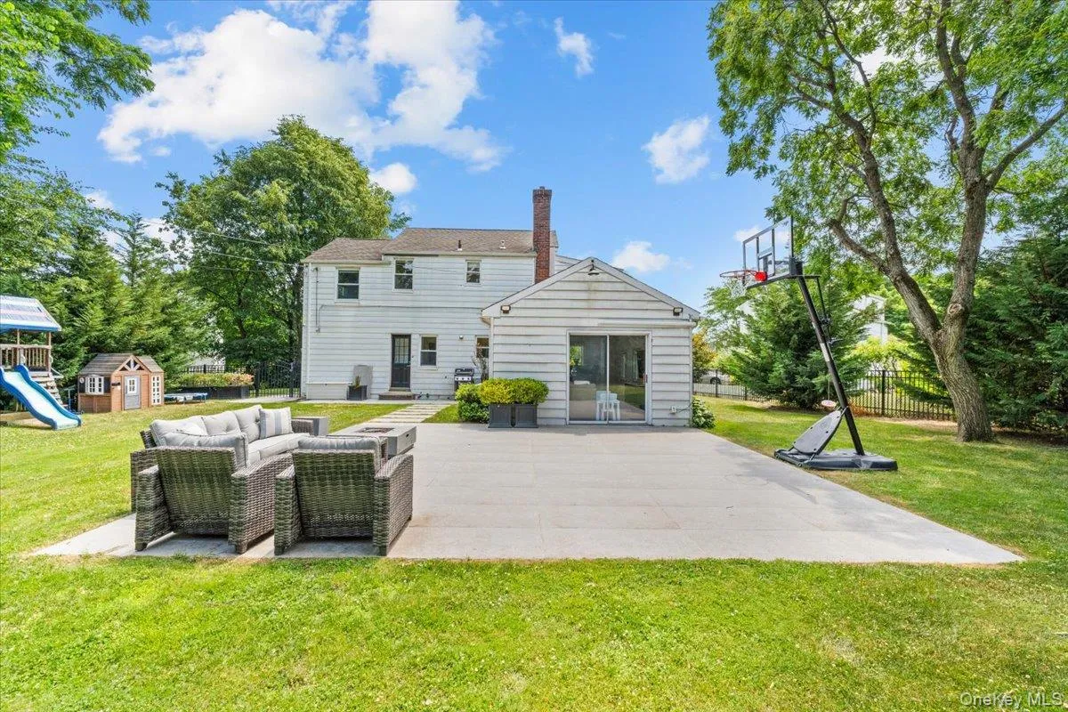 8 Park Circle, North Hempstead, NY, 3 Bedrooms Bedrooms, 6 Rooms Rooms,1 BathroomBathrooms,Residential,For Rent,Park,0,1015595 8 Park Circle, North Hempstead, NY, 3 Bedrooms Bedrooms, 6 Rooms Rooms,1 BathroomBathrooms,Residential,For Rent,Park,0,1015595