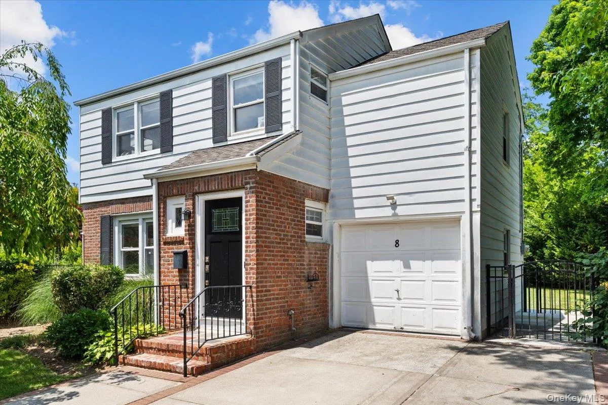 8 Park Circle, North Hempstead, NY, 3 Bedrooms Bedrooms, 6 Rooms Rooms,1 BathroomBathrooms,Residential,For Rent,Park,0,1015595 8 Park Circle, North Hempstead, NY, 3 Bedrooms Bedrooms, 6 Rooms Rooms,1 BathroomBathrooms,Residential,For Rent,Park,0,1015595