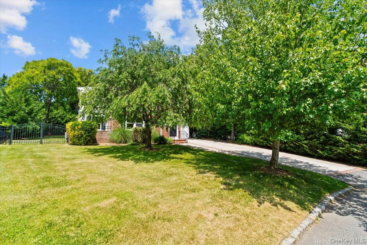 8 Park Circle, North Hempstead, NY, 3 Bedrooms Bedrooms, 6 Rooms Rooms,1 BathroomBathrooms,Residential,For Rent,Park,0,1015595 8 Park Circle, North Hempstead, NY, 3 Bedrooms Bedrooms, 6 Rooms Rooms,1 BathroomBathrooms,Residential,For Rent,Park,0,1015595