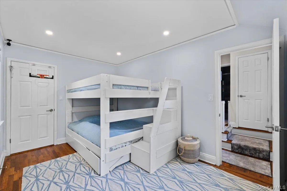 8 Park Circle, North Hempstead, NY, 3 Bedrooms Bedrooms, 6 Rooms Rooms,1 BathroomBathrooms,Residential,For Rent,Park,0,1015595 8 Park Circle, North Hempstead, NY, 3 Bedrooms Bedrooms, 6 Rooms Rooms,1 BathroomBathrooms,Residential,For Rent,Park,0,1015595
