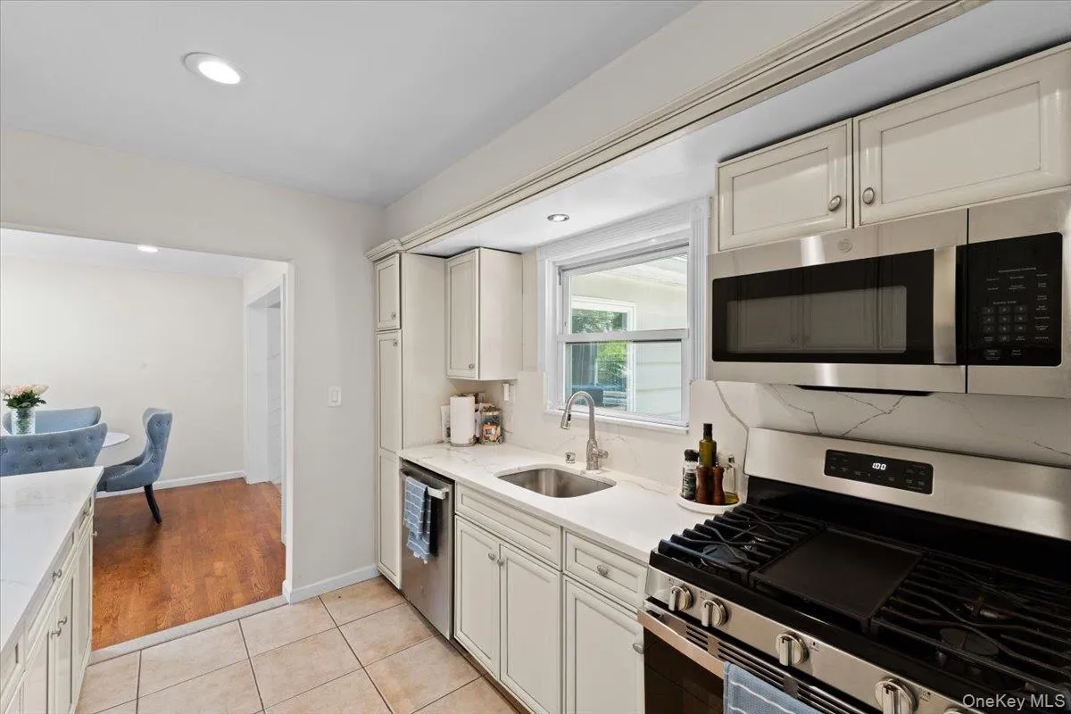 8 Park Circle, North Hempstead, NY, 3 Bedrooms Bedrooms, 6 Rooms Rooms,1 BathroomBathrooms,Residential,For Rent,Park,0,1015595 8 Park Circle, North Hempstead, NY, 3 Bedrooms Bedrooms, 6 Rooms Rooms,1 BathroomBathrooms,Residential,For Rent,Park,0,1015595