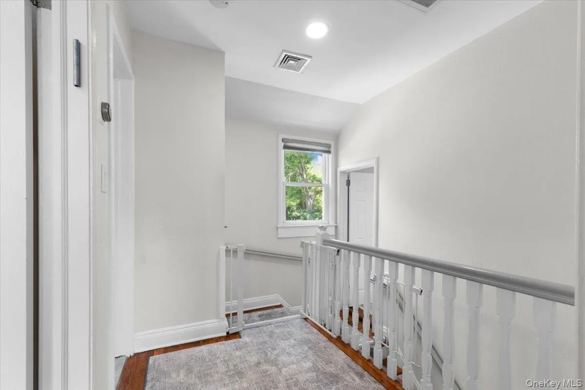 8 Park Circle, North Hempstead, NY, 3 Bedrooms Bedrooms, 6 Rooms Rooms,1 BathroomBathrooms,Residential,For Rent,Park,0,1015595 8 Park Circle, North Hempstead, NY, 3 Bedrooms Bedrooms, 6 Rooms Rooms,1 BathroomBathrooms,Residential,For Rent,Park,0,1015595