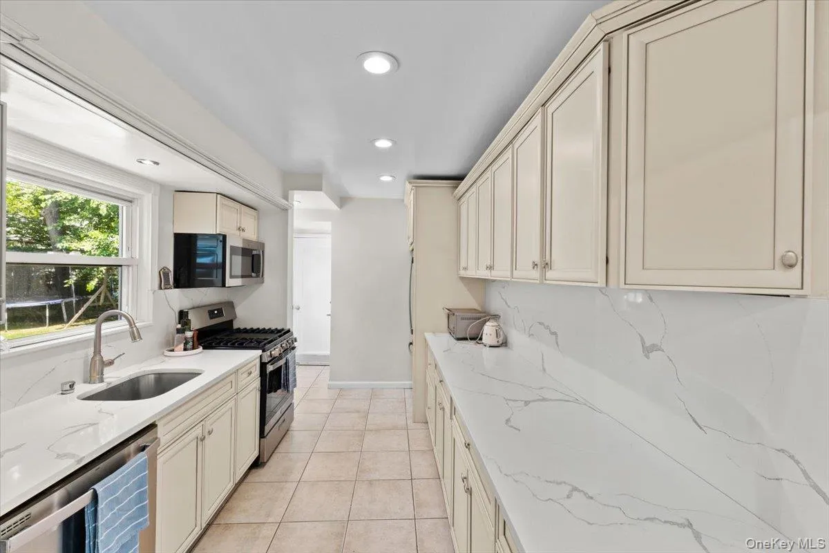 8 Park Circle, North Hempstead, NY, 3 Bedrooms Bedrooms, 6 Rooms Rooms,1 BathroomBathrooms,Residential,For Rent,Park,0,1015595 8 Park Circle, North Hempstead, NY, 3 Bedrooms Bedrooms, 6 Rooms Rooms,1 BathroomBathrooms,Residential,For Rent,Park,0,1015595