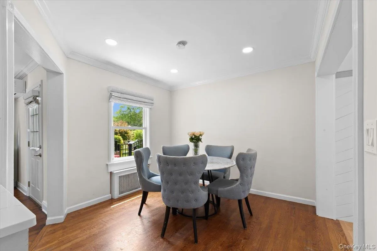 8 Park Circle, North Hempstead, NY, 3 Bedrooms Bedrooms, 6 Rooms Rooms,1 BathroomBathrooms,Residential,For Rent,Park,0,1015595 8 Park Circle, North Hempstead, NY, 3 Bedrooms Bedrooms, 6 Rooms Rooms,1 BathroomBathrooms,Residential,For Rent,Park,0,1015595