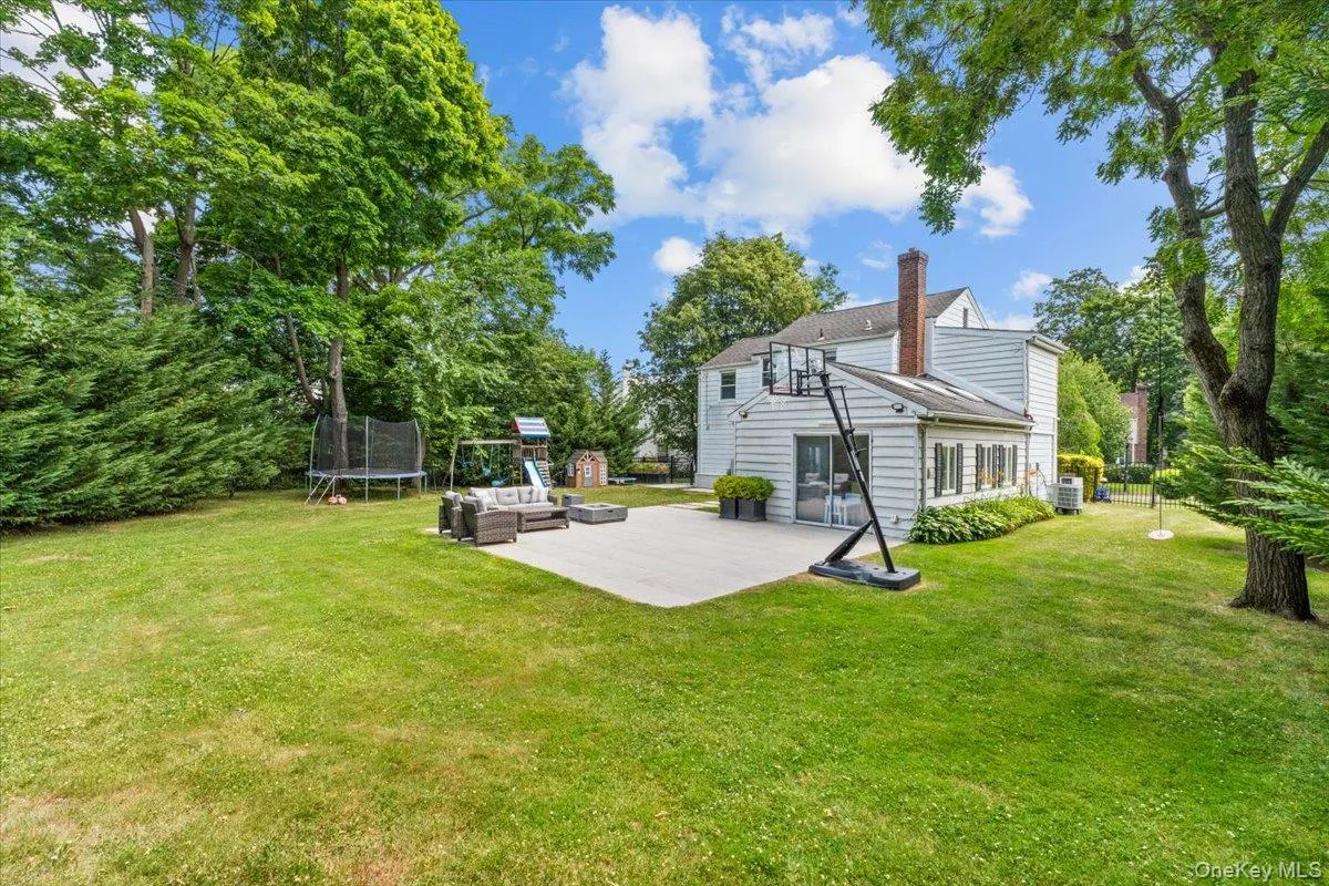 8 Park Circle, North Hempstead, NY, 3 Bedrooms Bedrooms, 6 Rooms Rooms,1 BathroomBathrooms,Residential,For Rent,Park,0,1015595 8 Park Circle, North Hempstead, NY, 3 Bedrooms Bedrooms, 6 Rooms Rooms,1 BathroomBathrooms,Residential,For Rent,Park,0,1015595