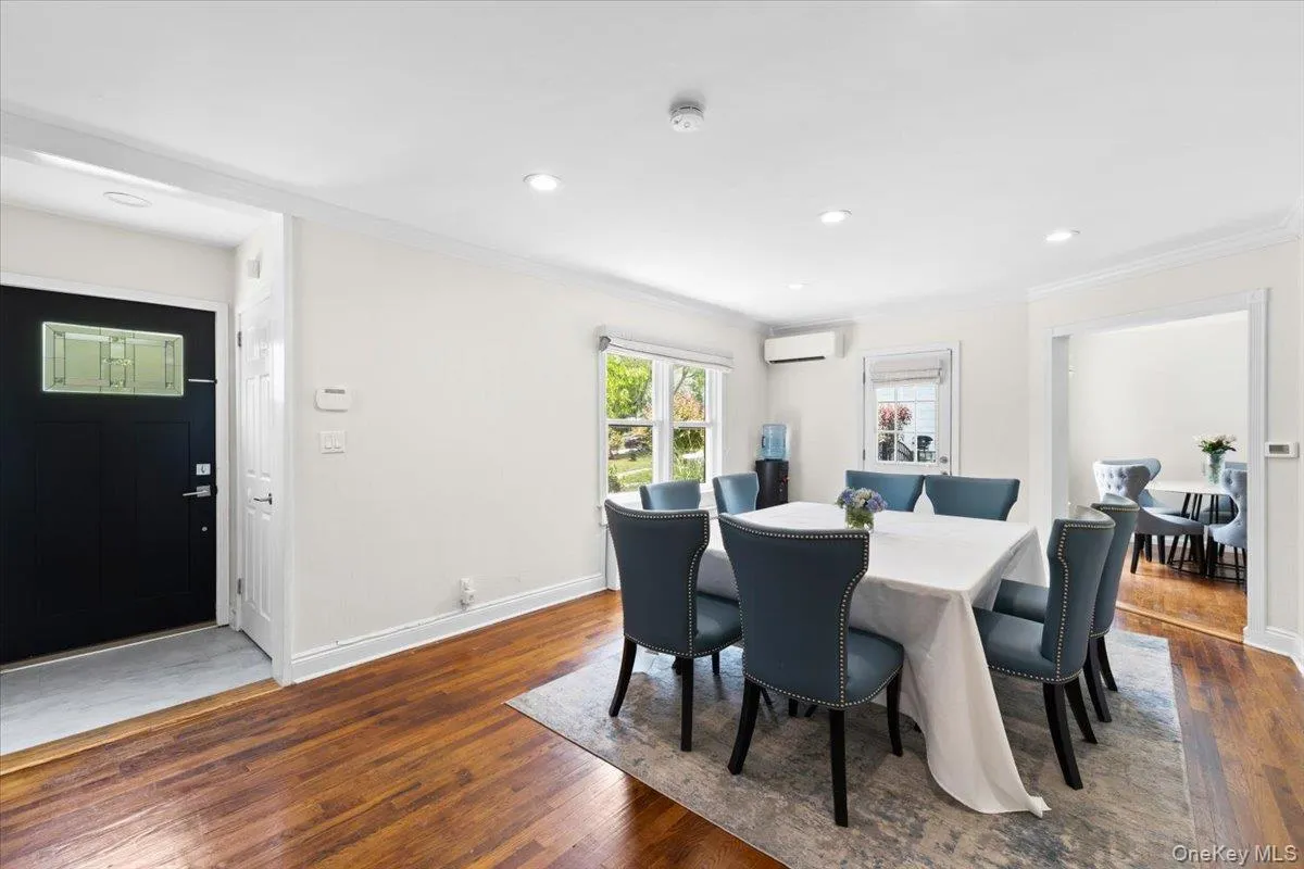 8 Park Circle, North Hempstead, NY, 3 Bedrooms Bedrooms, 6 Rooms Rooms,1 BathroomBathrooms,Residential,For Rent,Park,0,1015595 8 Park Circle, North Hempstead, NY, 3 Bedrooms Bedrooms, 6 Rooms Rooms,1 BathroomBathrooms,Residential,For Rent,Park,0,1015595