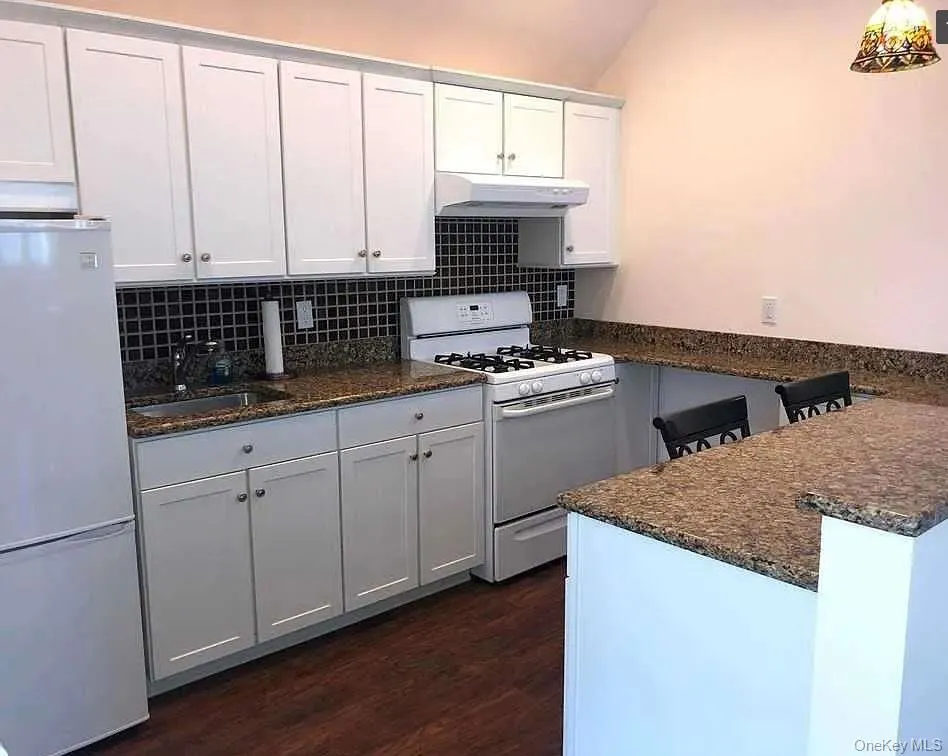 298 South Ocean Avenue, Brookhaven, NY, 1 Bedroom Bedrooms, 3 Rooms Rooms,1 BathroomBathrooms,Residential Lease,For Rent,South Ocean,0,1015602 298 South Ocean Avenue, Brookhaven, NY, 1 Bedroom Bedrooms, 3 Rooms Rooms,1 BathroomBathrooms,Residential Lease,For Rent,South Ocean,0,1015602