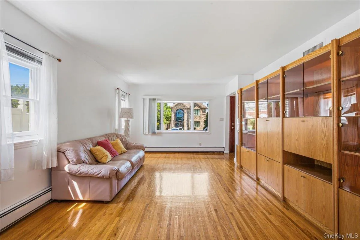 6461 230th Street, New York, NY, 5 Bedrooms Bedrooms, 10 Rooms Rooms,3 BathroomsBathrooms,Residential,For Rent,230th,0,1015603 6461 230th Street, New York, NY, 5 Bedrooms Bedrooms, 10 Rooms Rooms,3 BathroomsBathrooms,Residential,For Rent,230th,0,1015603