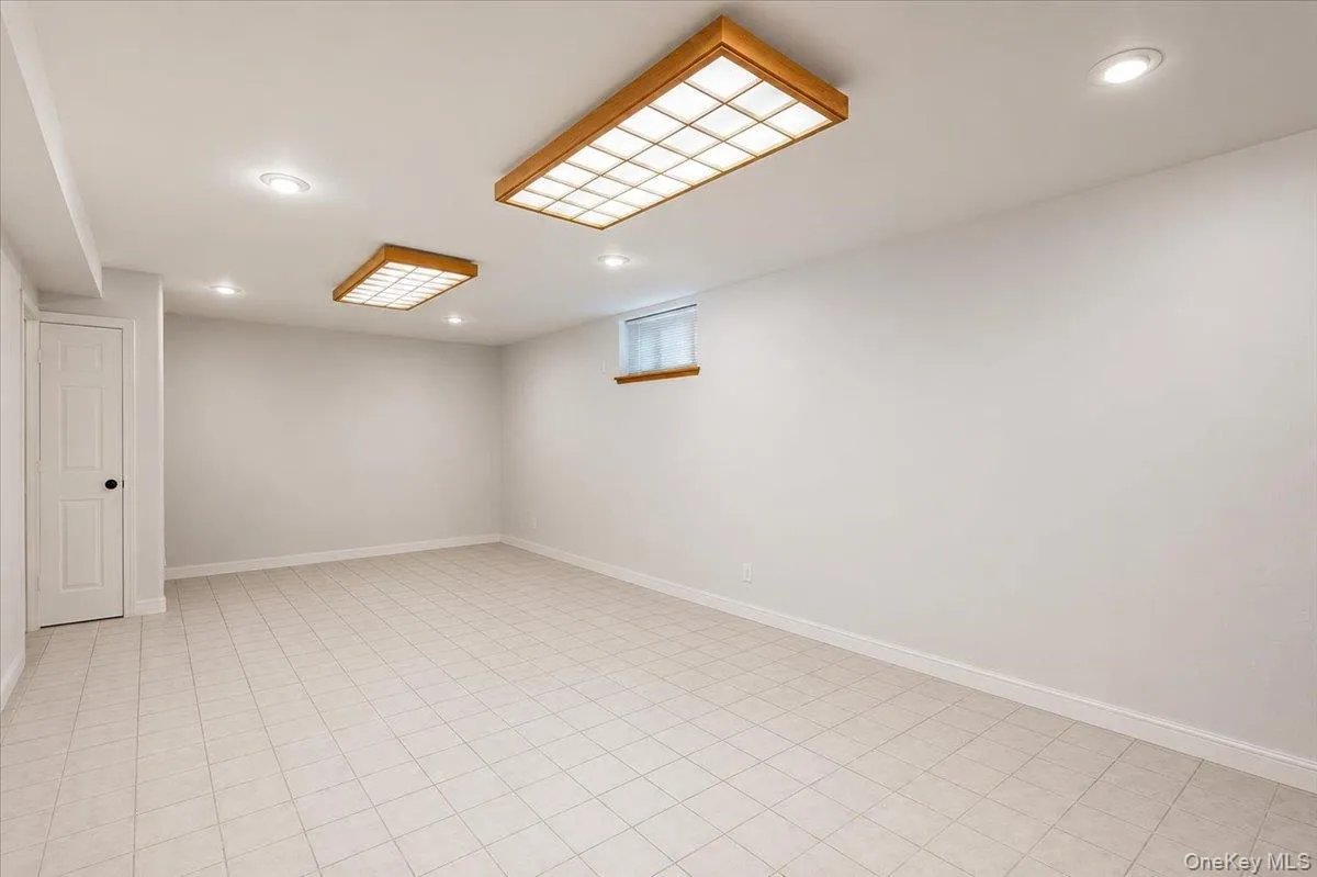 6461 230th Street, New York, NY, 5 Bedrooms Bedrooms, 10 Rooms Rooms,3 BathroomsBathrooms,Residential,For Rent,230th,0,1015603 6461 230th Street, New York, NY, 5 Bedrooms Bedrooms, 10 Rooms Rooms,3 BathroomsBathrooms,Residential,For Rent,230th,0,1015603