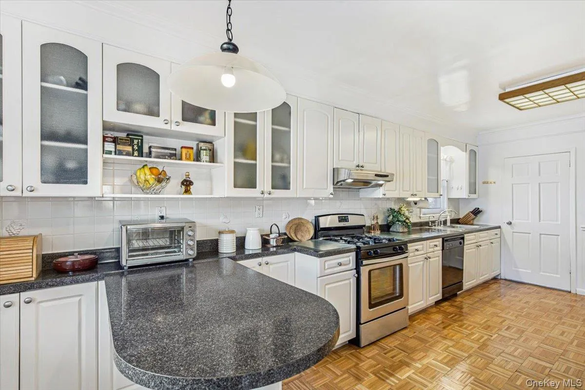 6461 230th Street, New York, NY, 5 Bedrooms Bedrooms, 10 Rooms Rooms,3 BathroomsBathrooms,Residential,For Rent,230th,0,1015603 6461 230th Street, New York, NY, 5 Bedrooms Bedrooms, 10 Rooms Rooms,3 BathroomsBathrooms,Residential,For Rent,230th,0,1015603