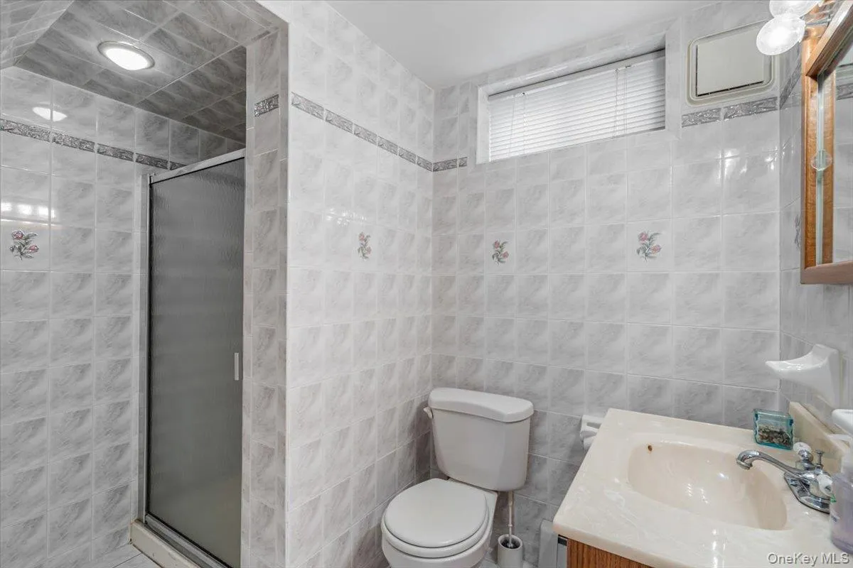 6461 230th Street, New York, NY, 5 Bedrooms Bedrooms, 10 Rooms Rooms,3 BathroomsBathrooms,Residential,For Rent,230th,0,1015603 6461 230th Street, New York, NY, 5 Bedrooms Bedrooms, 10 Rooms Rooms,3 BathroomsBathrooms,Residential,For Rent,230th,0,1015603