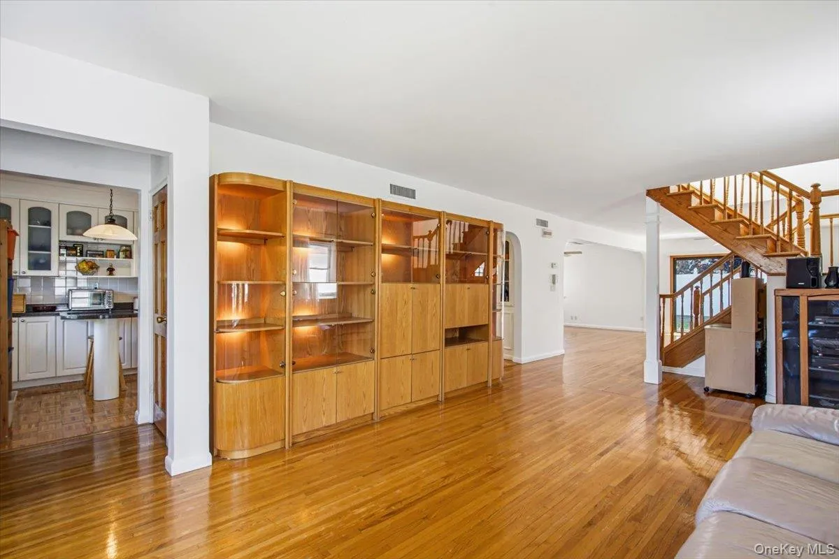6461 230th Street, New York, NY, 5 Bedrooms Bedrooms, 10 Rooms Rooms,3 BathroomsBathrooms,Residential,For Rent,230th,0,1015603 6461 230th Street, New York, NY, 5 Bedrooms Bedrooms, 10 Rooms Rooms,3 BathroomsBathrooms,Residential,For Rent,230th,0,1015603
