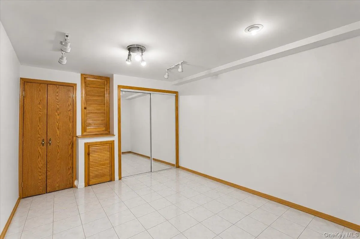 6461 230th Street, New York, NY, 5 Bedrooms Bedrooms, 10 Rooms Rooms,3 BathroomsBathrooms,Residential,For Rent,230th,0,1015603 6461 230th Street, New York, NY, 5 Bedrooms Bedrooms, 10 Rooms Rooms,3 BathroomsBathrooms,Residential,For Rent,230th,0,1015603