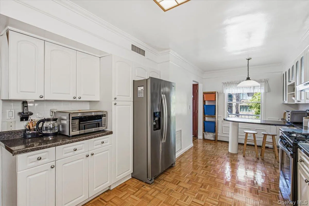 6461 230th Street, New York, NY, 5 Bedrooms Bedrooms, 10 Rooms Rooms,3 BathroomsBathrooms,Residential,For Rent,230th,0,1015603 6461 230th Street, New York, NY, 5 Bedrooms Bedrooms, 10 Rooms Rooms,3 BathroomsBathrooms,Residential,For Rent,230th,0,1015603