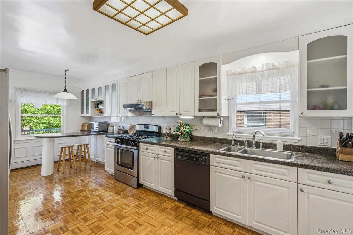 6461 230th Street, New York, NY, 5 Bedrooms Bedrooms, 10 Rooms Rooms,3 BathroomsBathrooms,Residential,For Rent,230th,0,1015603 6461 230th Street, New York, NY, 5 Bedrooms Bedrooms, 10 Rooms Rooms,3 BathroomsBathrooms,Residential,For Rent,230th,0,1015603