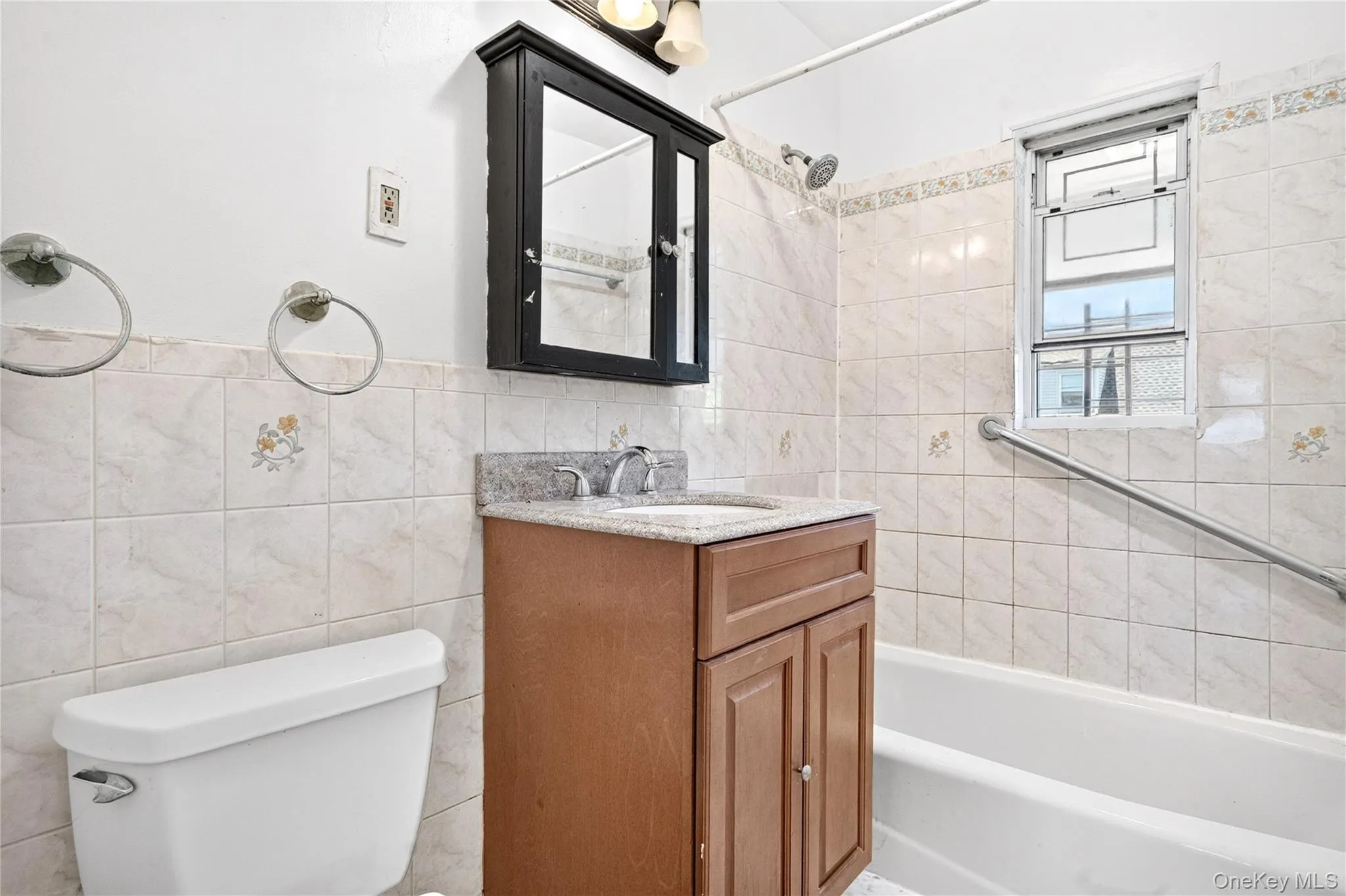 3885 Paulding Avenue, New York, NY, 3 Bedrooms Bedrooms, 5 Rooms Rooms,2 BathroomsBathrooms,Residential,For Rent,Paulding,0,1015609 3885 Paulding Avenue, New York, NY, 3 Bedrooms Bedrooms, 5 Rooms Rooms,2 BathroomsBathrooms,Residential,For Rent,Paulding,0,1015609