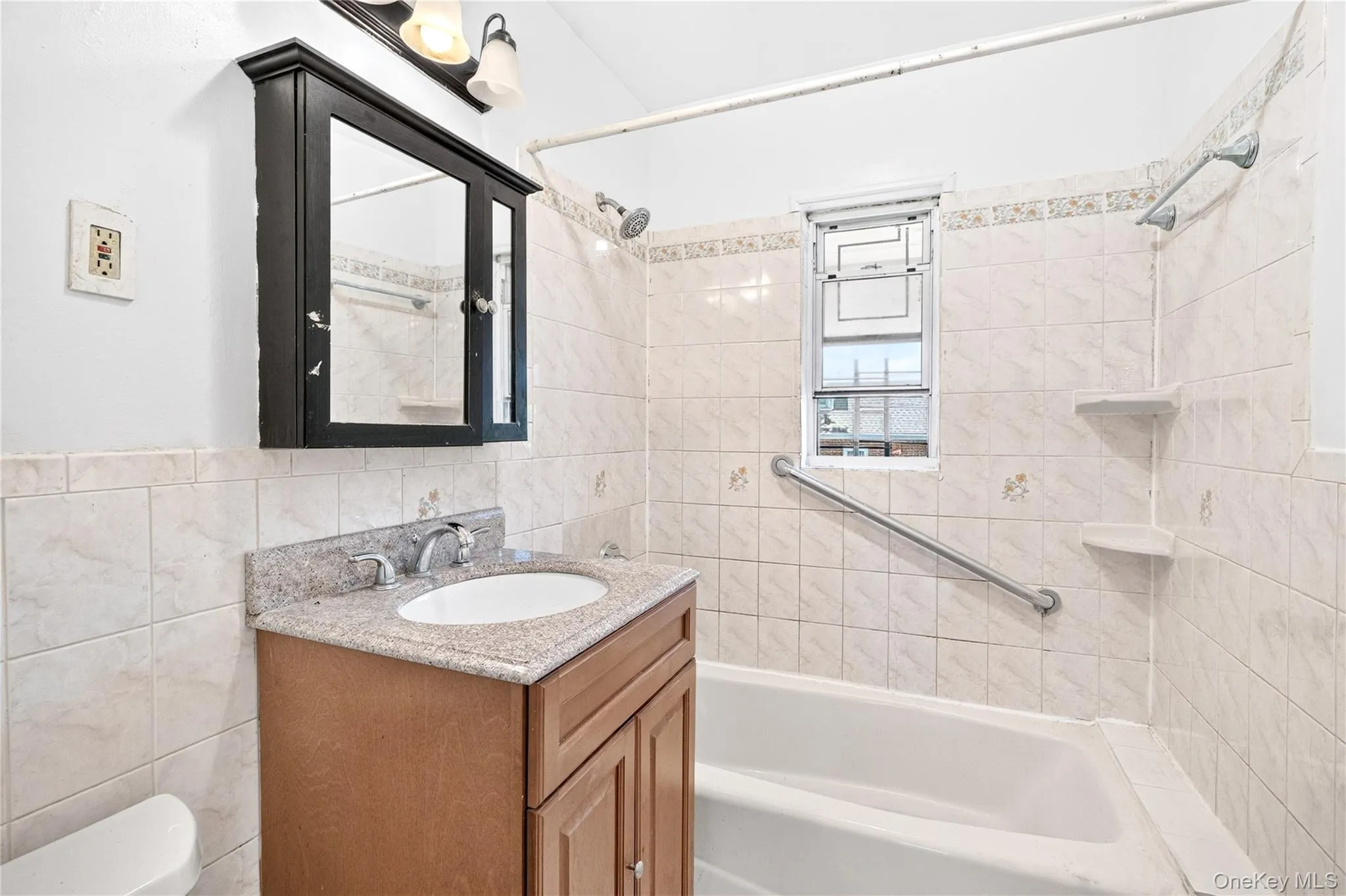 3885 Paulding Avenue, New York, NY, 3 Bedrooms Bedrooms, 5 Rooms Rooms,2 BathroomsBathrooms,Residential,For Rent,Paulding,0,1015609 3885 Paulding Avenue, New York, NY, 3 Bedrooms Bedrooms, 5 Rooms Rooms,2 BathroomsBathrooms,Residential,For Rent,Paulding,0,1015609