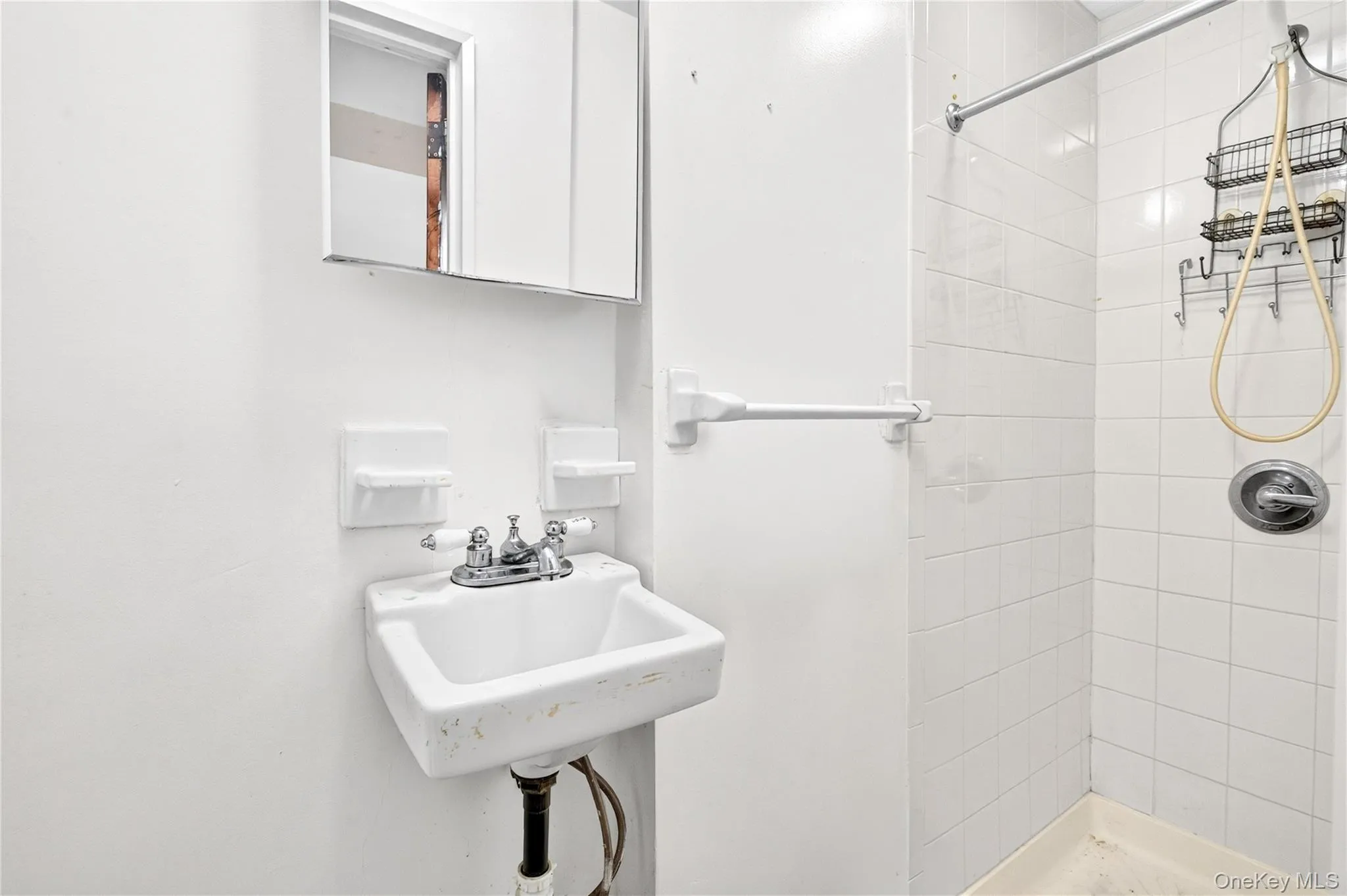 3885 Paulding Avenue, New York, NY, 3 Bedrooms Bedrooms, 5 Rooms Rooms,2 BathroomsBathrooms,Residential,For Rent,Paulding,0,1015609 3885 Paulding Avenue, New York, NY, 3 Bedrooms Bedrooms, 5 Rooms Rooms,2 BathroomsBathrooms,Residential,For Rent,Paulding,0,1015609