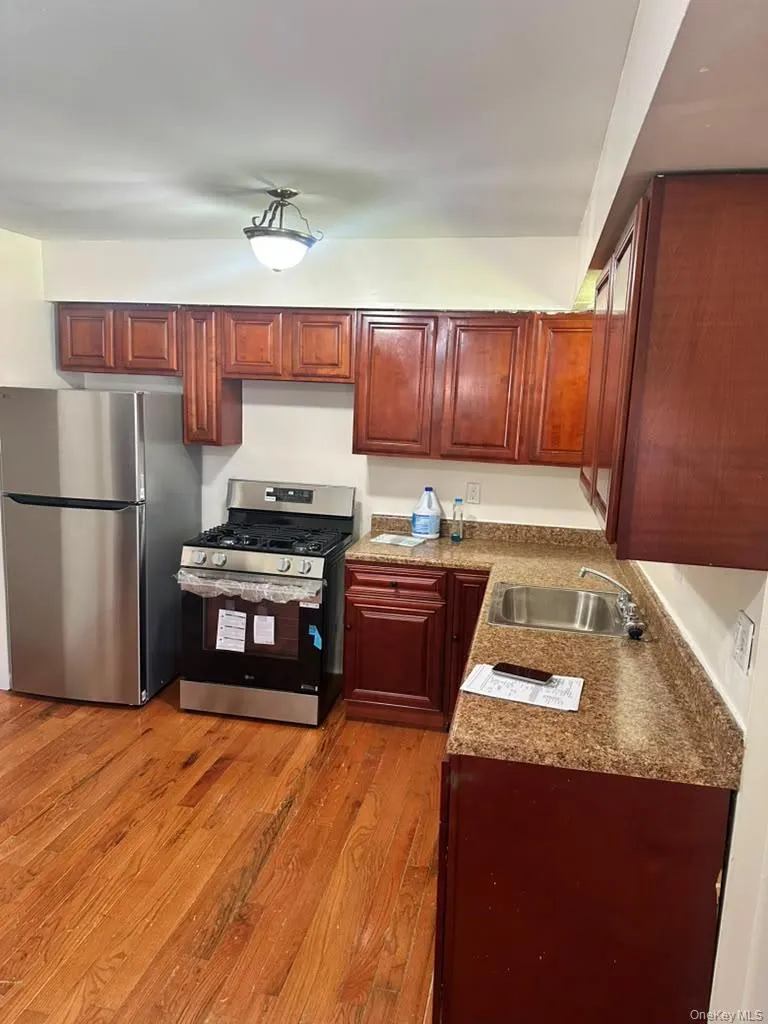 3885 Paulding Avenue, New York, NY, 3 Bedrooms Bedrooms, 5 Rooms Rooms,2 BathroomsBathrooms,Residential,For Rent,Paulding,0,1015609 3885 Paulding Avenue, New York, NY, 3 Bedrooms Bedrooms, 5 Rooms Rooms,2 BathroomsBathrooms,Residential,For Rent,Paulding,0,1015609