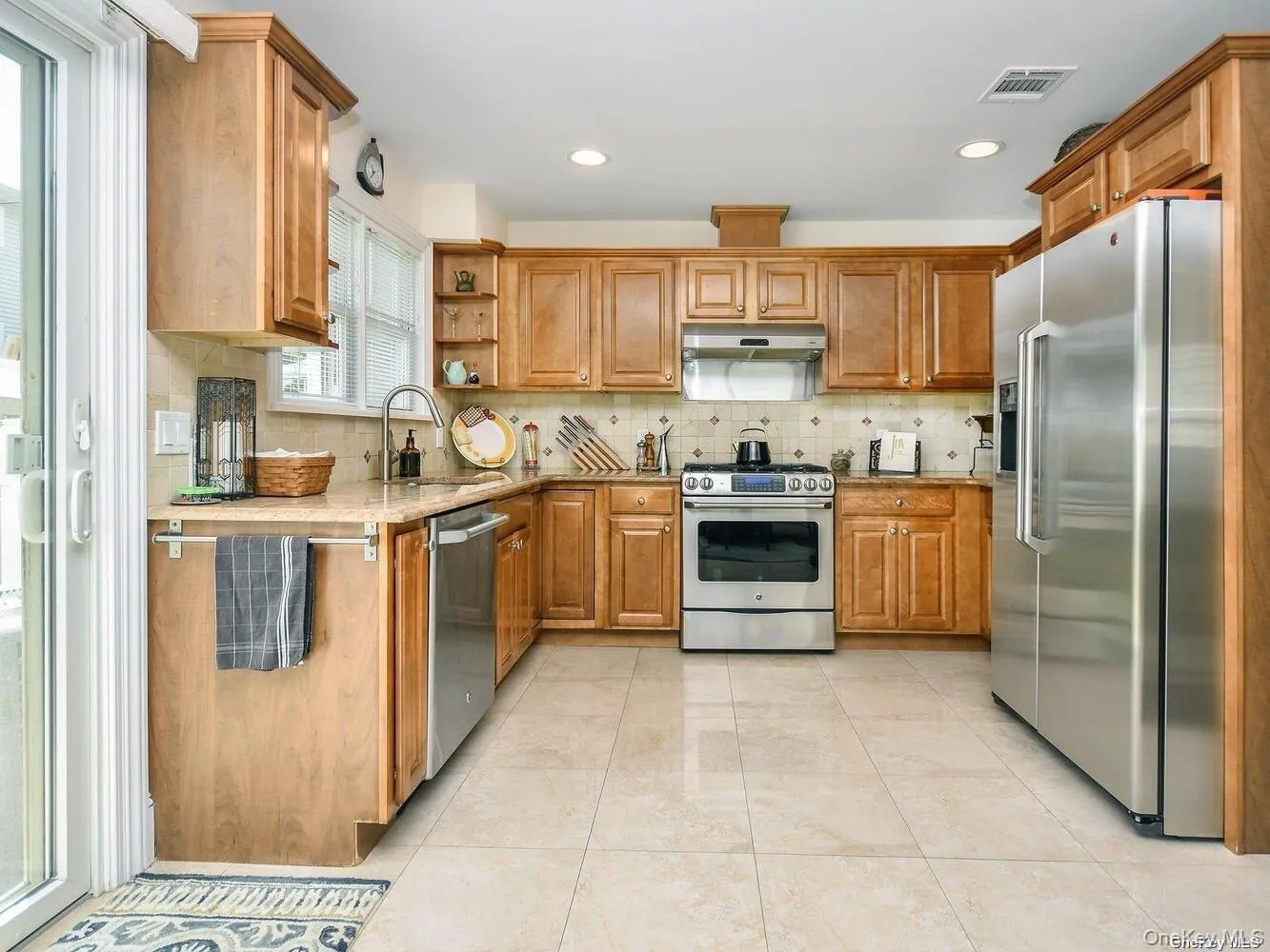 24 Sintsink Drive, North Hempstead, NY, 3 Bedrooms Bedrooms, 6 Rooms Rooms,2 BathroomsBathrooms,Residential Lease,For Rent,Sintsink,0,1015615 24 Sintsink Drive, North Hempstead, NY, 3 Bedrooms Bedrooms, 6 Rooms Rooms,2 BathroomsBathrooms,Residential Lease,For Rent,Sintsink,0,1015615