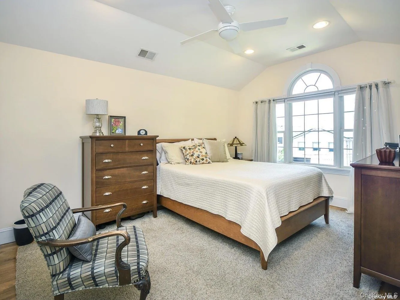 24 Sintsink Drive, North Hempstead, NY, 3 Bedrooms Bedrooms, 6 Rooms Rooms,2 BathroomsBathrooms,Residential Lease,For Rent,Sintsink,0,1015615 24 Sintsink Drive, North Hempstead, NY, 3 Bedrooms Bedrooms, 6 Rooms Rooms,2 BathroomsBathrooms,Residential Lease,For Rent,Sintsink,0,1015615