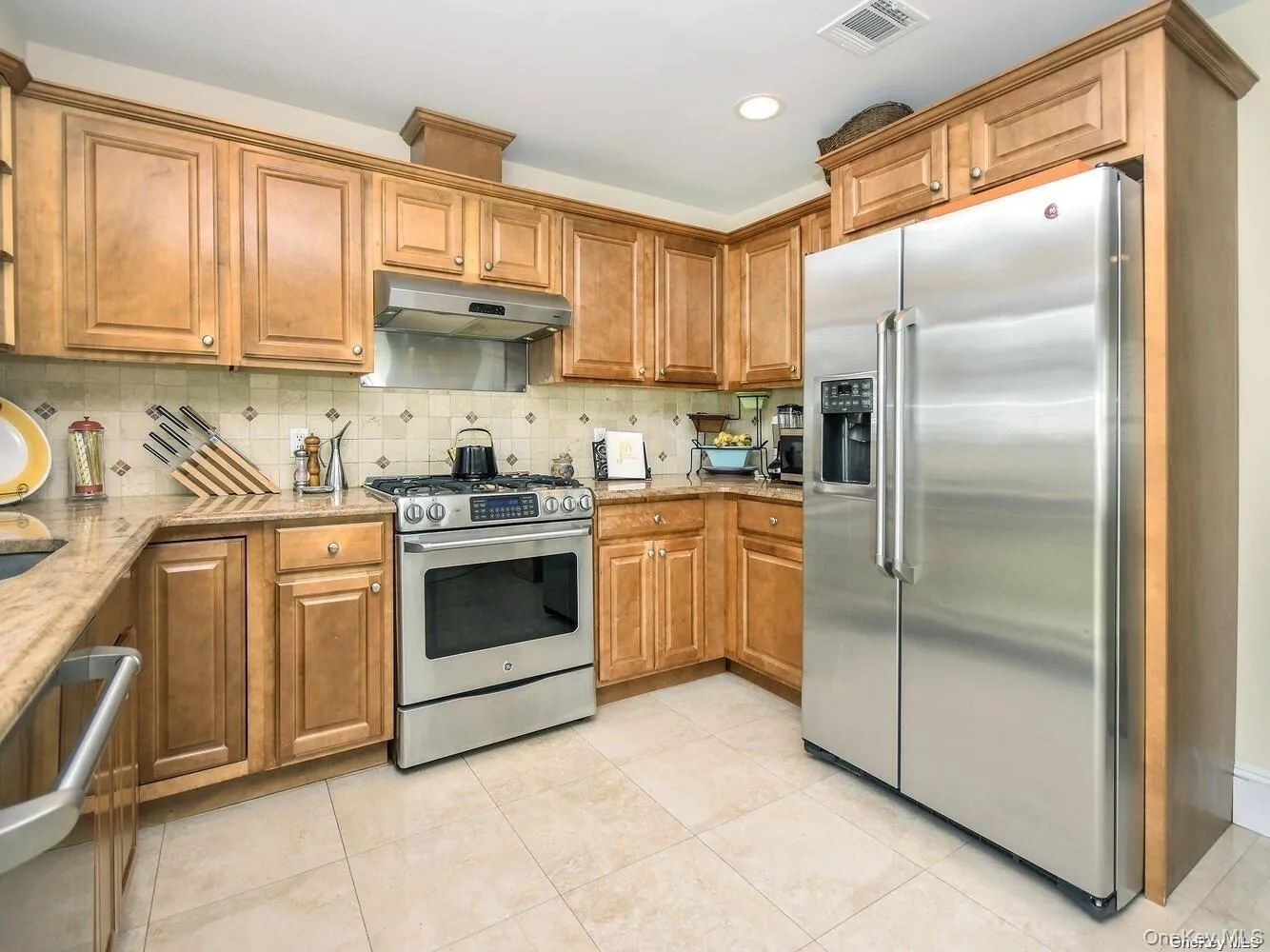 24 Sintsink Drive, North Hempstead, NY, 3 Bedrooms Bedrooms, 6 Rooms Rooms,2 BathroomsBathrooms,Residential Lease,For Rent,Sintsink,0,1015615 24 Sintsink Drive, North Hempstead, NY, 3 Bedrooms Bedrooms, 6 Rooms Rooms,2 BathroomsBathrooms,Residential Lease,For Rent,Sintsink,0,1015615