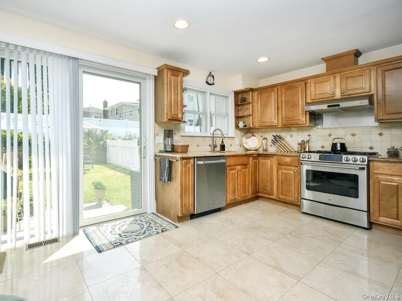 24 Sintsink Drive, North Hempstead, NY, 3 Bedrooms Bedrooms, 6 Rooms Rooms,2 BathroomsBathrooms,Residential Lease,For Rent,Sintsink,0,1015615 24 Sintsink Drive, North Hempstead, NY, 3 Bedrooms Bedrooms, 6 Rooms Rooms,2 BathroomsBathrooms,Residential Lease,For Rent,Sintsink,0,1015615