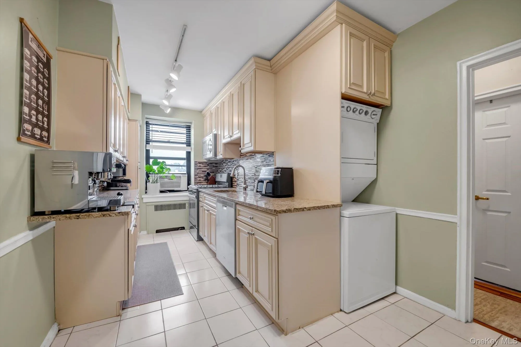 1 Town House Place, North Hempstead, NY, 1 Bedroom Bedrooms, 3 Rooms Rooms,1 BathroomBathrooms,Residential,For Rent,Town House,0,1015617 1 Town House Place, North Hempstead, NY, 1 Bedroom Bedrooms, 3 Rooms Rooms,1 BathroomBathrooms,Residential,For Rent,Town House,0,1015617