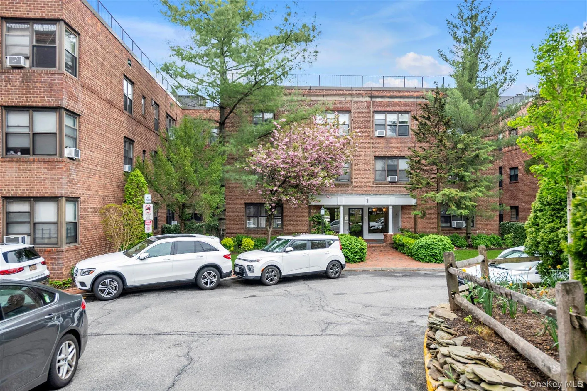 1 Town House Place, North Hempstead, NY, 1 Bedroom Bedrooms, 3 Rooms Rooms,1 BathroomBathrooms,Residential,For Rent,Town House,0,1015617 1 Town House Place, North Hempstead, NY, 1 Bedroom Bedrooms, 3 Rooms Rooms,1 BathroomBathrooms,Residential,For Rent,Town House,0,1015617