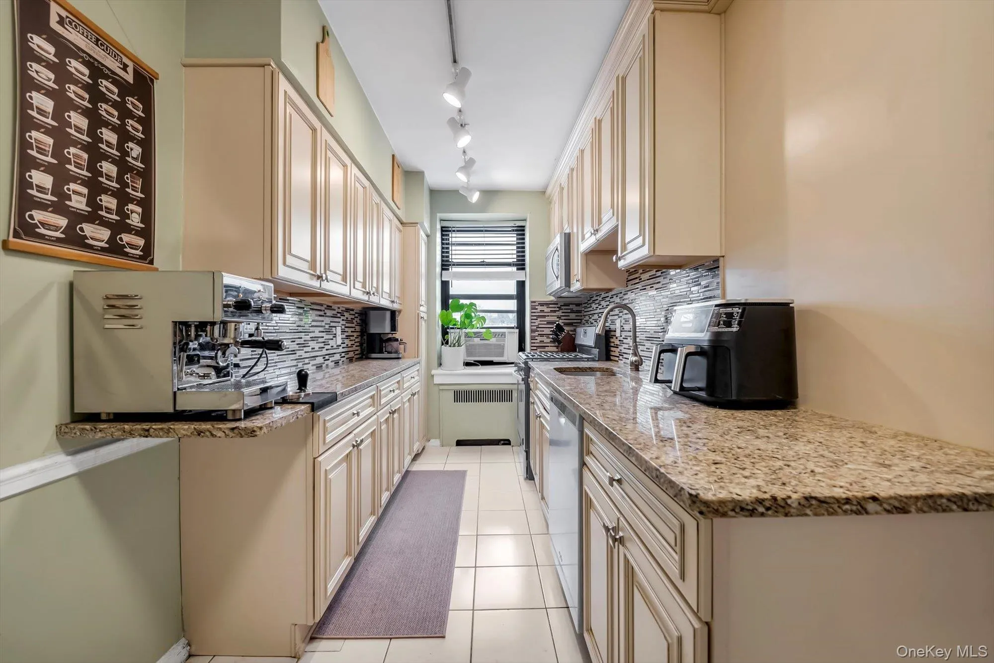 1 Town House Place, North Hempstead, NY, 1 Bedroom Bedrooms, 3 Rooms Rooms,1 BathroomBathrooms,Residential,For Rent,Town House,0,1015617 1 Town House Place, North Hempstead, NY, 1 Bedroom Bedrooms, 3 Rooms Rooms,1 BathroomBathrooms,Residential,For Rent,Town House,0,1015617