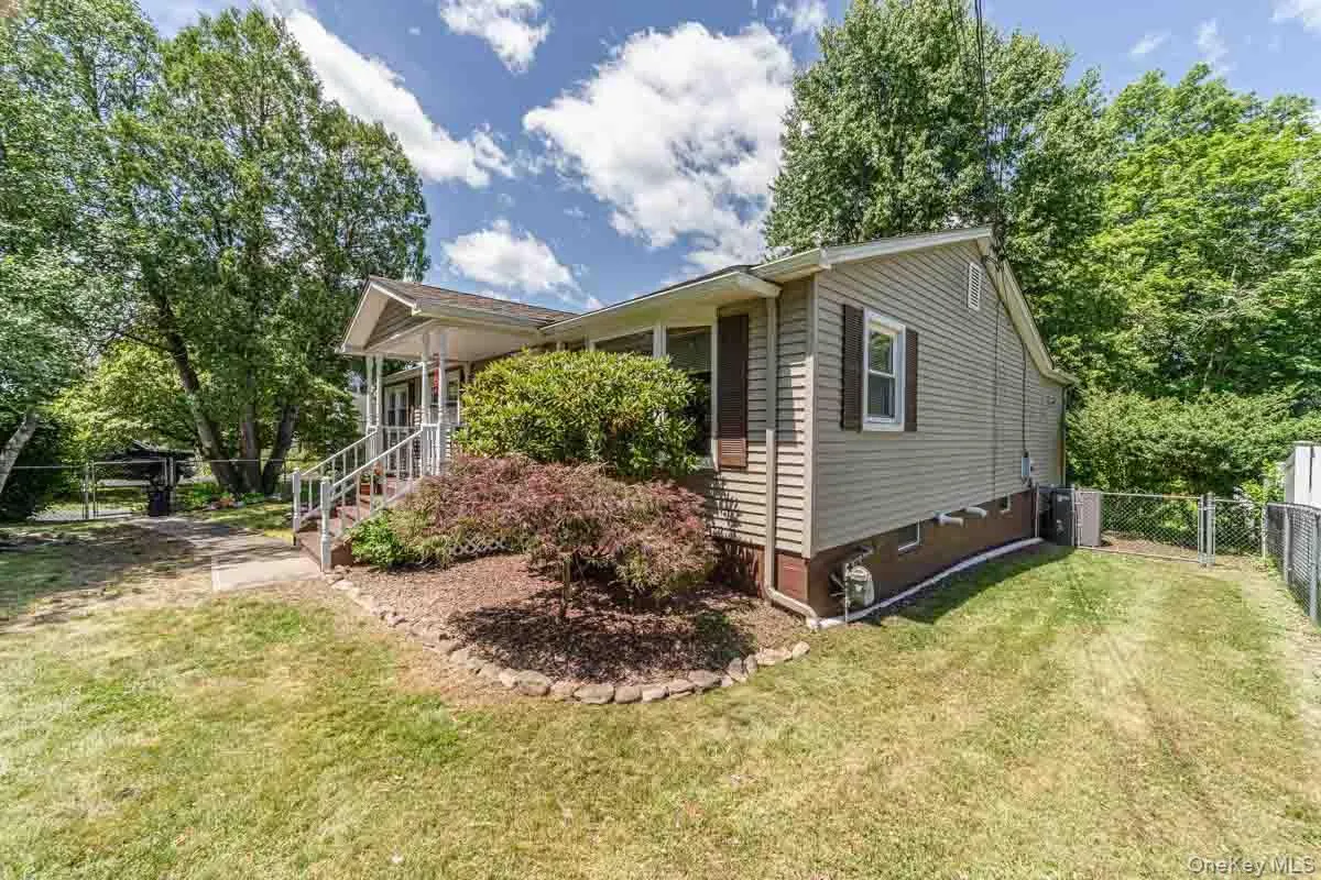 103 Prospect Avenue, Montgomery, NY, 3 Bedrooms Bedrooms, 6 Rooms Rooms,1 BathroomBathrooms,Residential,For Rent,Prospect,0,1015621 103 Prospect Avenue, Montgomery, NY, 3 Bedrooms Bedrooms, 6 Rooms Rooms,1 BathroomBathrooms,Residential,For Rent,Prospect,0,1015621